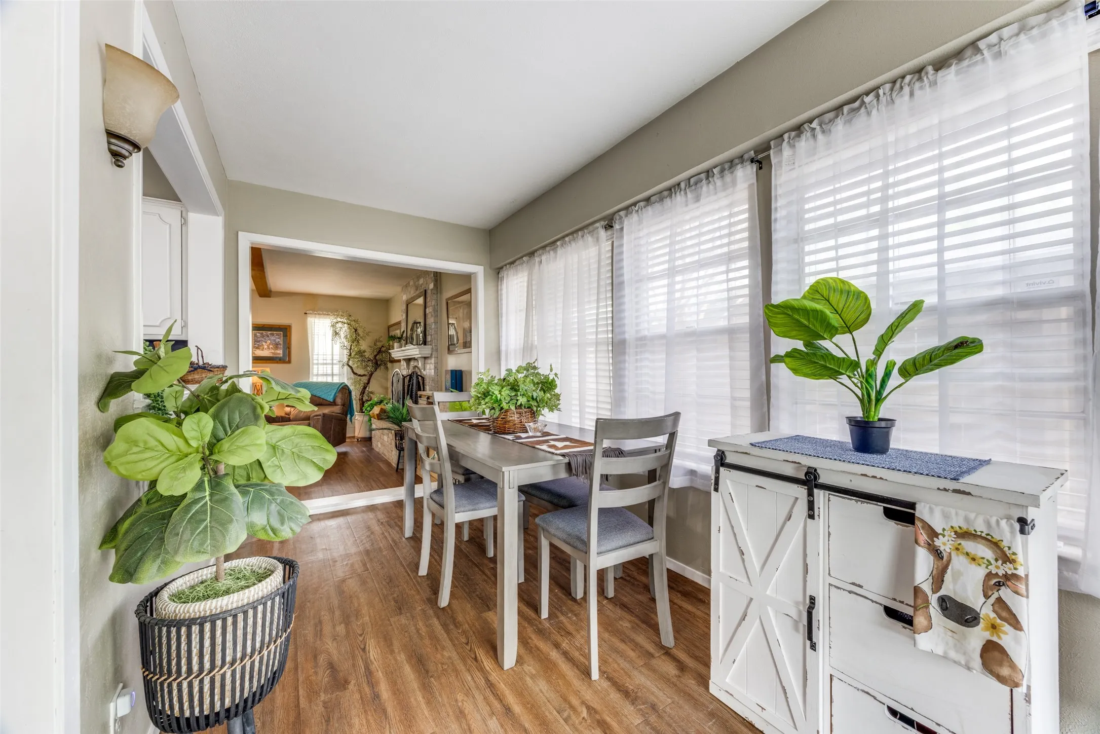 Single Family Residence For Sale in Grayson County , 2705 N Woods Street, Sherman, Texas 75092, 3 Bedroom, 2 Bathroom, 2 Garage spaces, 1,584 Sqft, built in 1973, Preowned, mls#21226669, Real Estate Agent in Sherman, Homes For Sale in Grayson county, Homes For Sale in Sherman, Realtor in Sherman Texas, Real Estate Brokerage Independent Realty Texas, Luminita Cordes Realtor