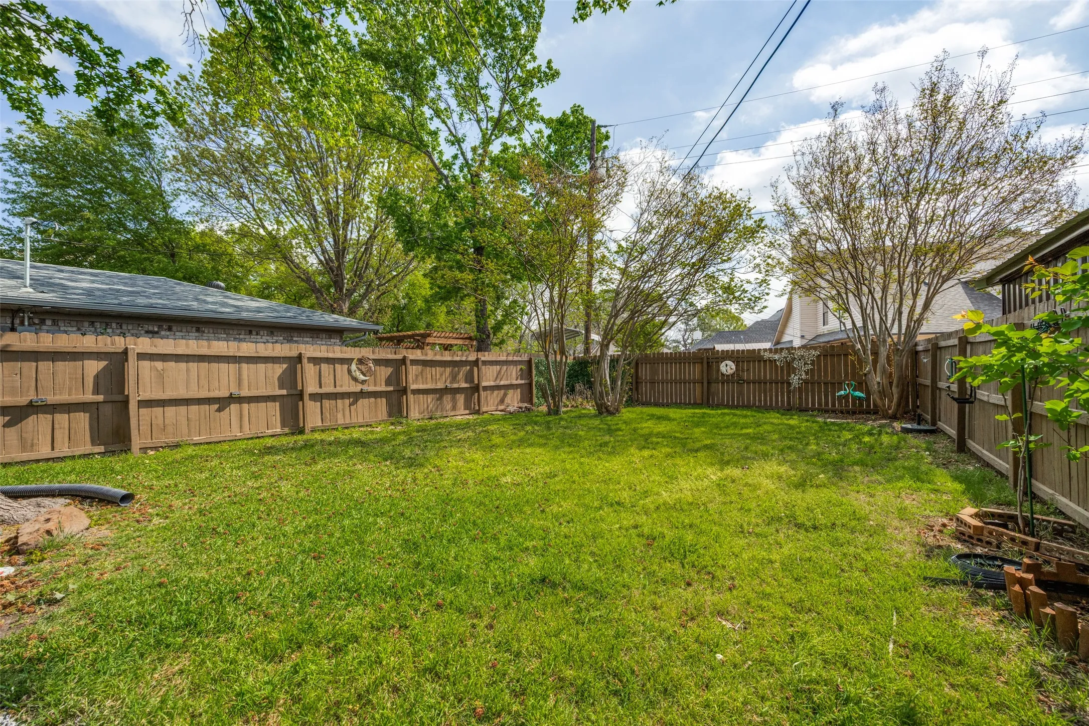 Single Family Residence For Sale in Grayson County , 2705 N Woods Street, Sherman, Texas 75092, 3 Bedroom, 2 Bathroom, 2 Garage spaces, 1,584 Sqft, built in 1973, Preowned, mls#21226669, Real Estate Agent in Sherman, Homes For Sale in Grayson county, Homes For Sale in Sherman, Realtor in Sherman Texas, Real Estate Brokerage Independent Realty Texas, Luminita Cordes Realtor