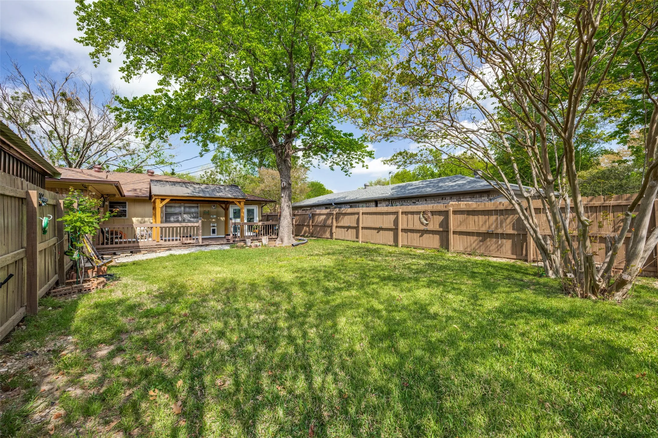 Single Family Residence For Sale in Grayson County , 2705 N Woods Street, Sherman, Texas 75092, 3 Bedroom, 2 Bathroom, 2 Garage spaces, 1,584 Sqft, built in 1973, Preowned, mls#21226669, Real Estate Agent in Sherman, Homes For Sale in Grayson county, Homes For Sale in Sherman, Realtor in Sherman Texas, Real Estate Brokerage Independent Realty Texas, Luminita Cordes Realtor