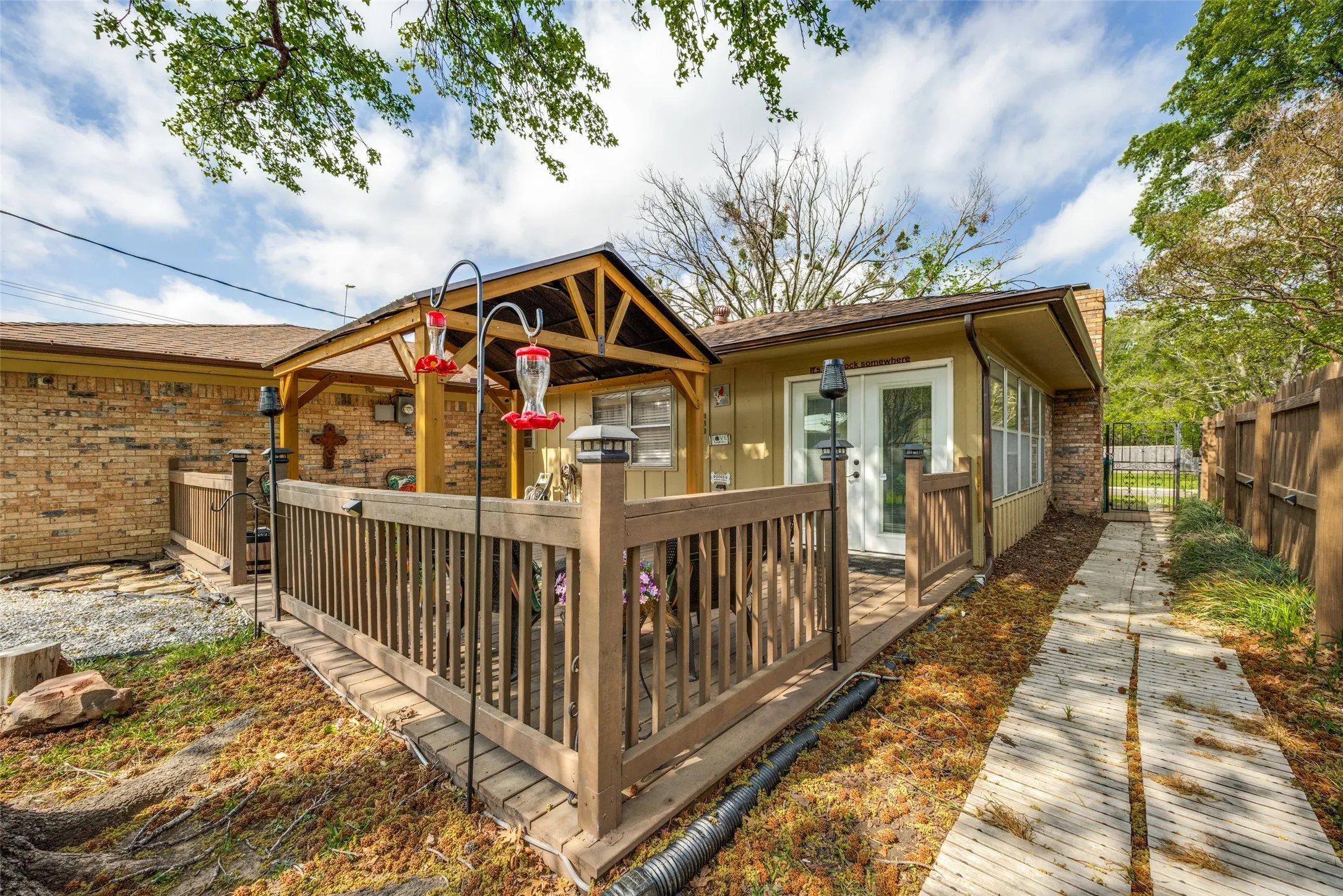 Single Family Residence For Sale in Grayson County , 2705 N Woods Street, Sherman, Texas 75092, 3 Bedroom, 2 Bathroom, 2 Garage spaces, 1,584 Sqft, built in 1973, Preowned, mls#21226669, Real Estate Agent in Sherman, Homes For Sale in Grayson county, Homes For Sale in Sherman, Realtor in Sherman Texas, Real Estate Brokerage Independent Realty Texas, Luminita Cordes Realtor