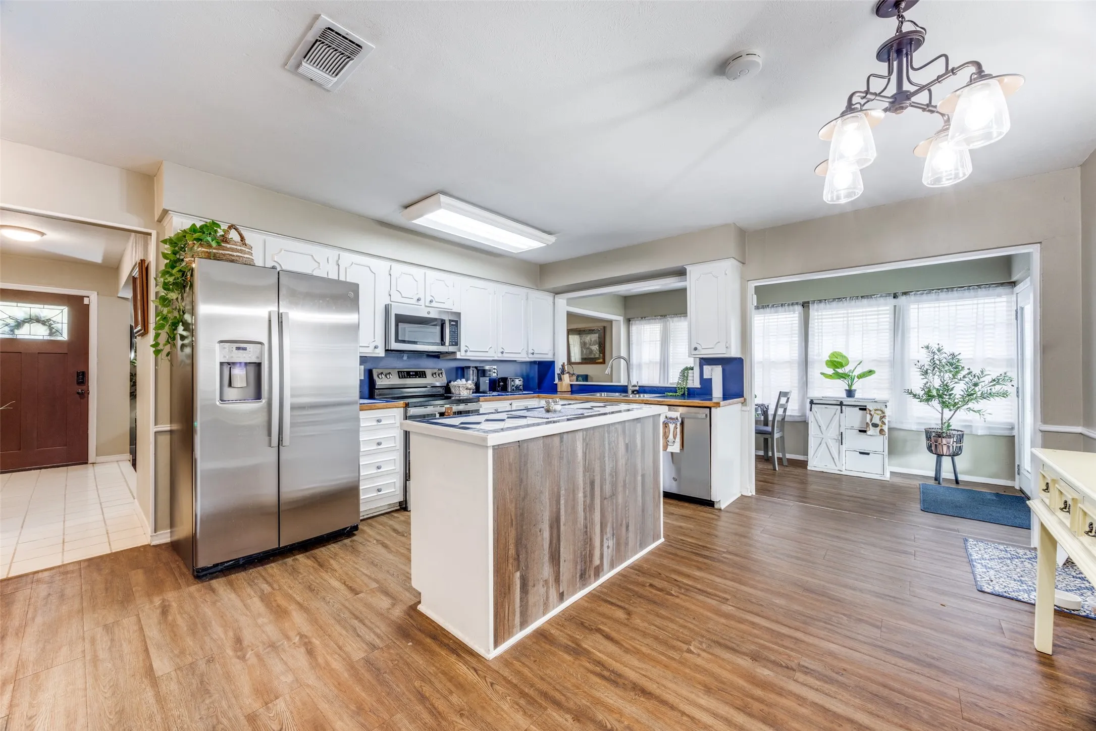 Single Family Residence For Sale in Grayson County , 2705 N Woods Street, Sherman, Texas 75092, 3 Bedroom, 2 Bathroom, 2 Garage spaces, 1,584 Sqft, built in 1973, Preowned, mls#21226669, Real Estate Agent in Sherman, Homes For Sale in Grayson county, Homes For Sale in Sherman, Realtor in Sherman Texas, Real Estate Brokerage Independent Realty Texas, Luminita Cordes Realtor