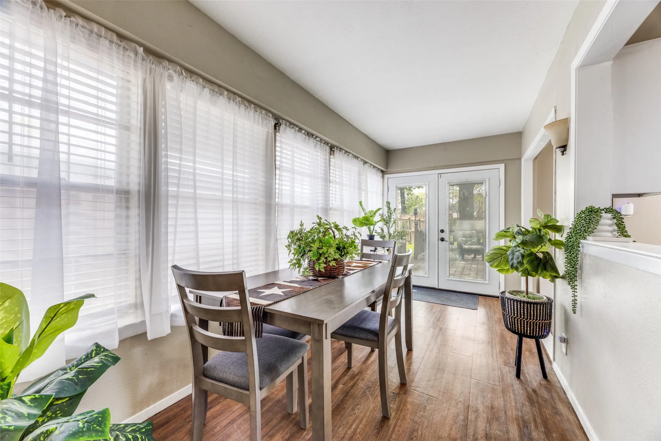 Single Family Residence For Sale in Grayson County , 2705 N Woods Street, Sherman, Texas 75092, 3 Bedroom, 2 Bathroom, 2 Garage spaces, 1,584 Sqft, built in 1973, Preowned, mls#21226669, Real Estate Agent in Sherman, Homes For Sale in Grayson county, Homes For Sale in Sherman, Realtor in Sherman Texas, Real Estate Brokerage Independent Realty Texas, Luminita Cordes Realtor