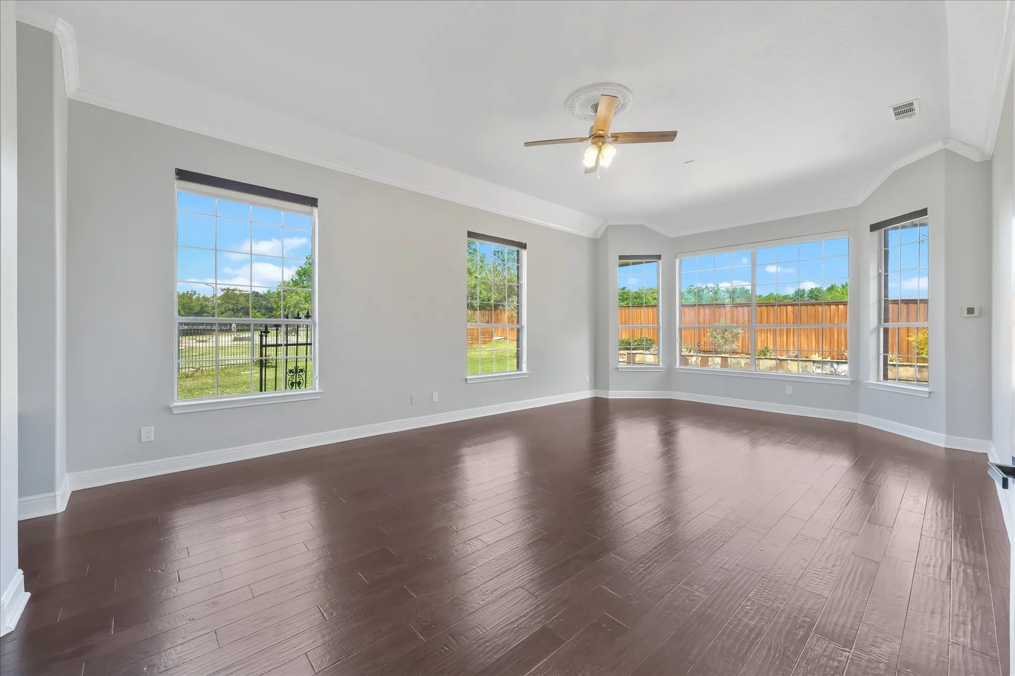 Single Family Residence For Sale in Tarrant County , 503 Indian Paintbrush Way, Southlake, Texas 76092, 5 Bedrooms, 4 Bathrooms, 3 Garage spaces, 4,718 Sqft, built in 2001, Price $1,450,000, mls#21226510, Real Estate Agent in Southlake, Homes For Sale in Tarrant county, Homes For Sale in Southlake, Realtor in Southlake Texas, Real Estate Brokerage Independent Realty Texas, Luminita Cordes Realtor