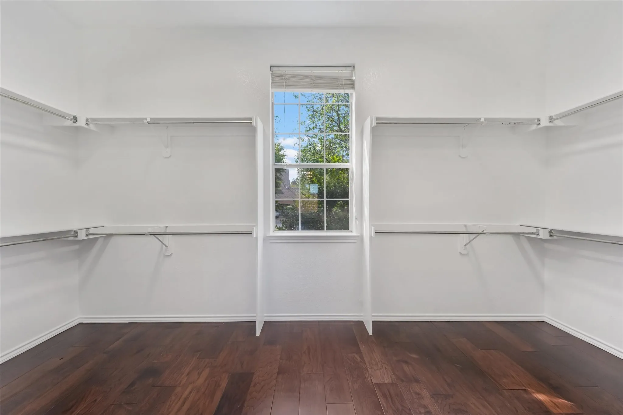 Single Family Residence For Sale in Tarrant County , 503 Indian Paintbrush Way, Southlake, Texas 76092, 5 Bedrooms, 4 Bathrooms, 3 Garage spaces, 4,718 Sqft, built in 2001, Price $1,450,000, mls#21226510, Real Estate Agent in Southlake, Homes For Sale in Tarrant county, Homes For Sale in Southlake, Realtor in Southlake Texas, Real Estate Brokerage Independent Realty Texas, Luminita Cordes Realtor