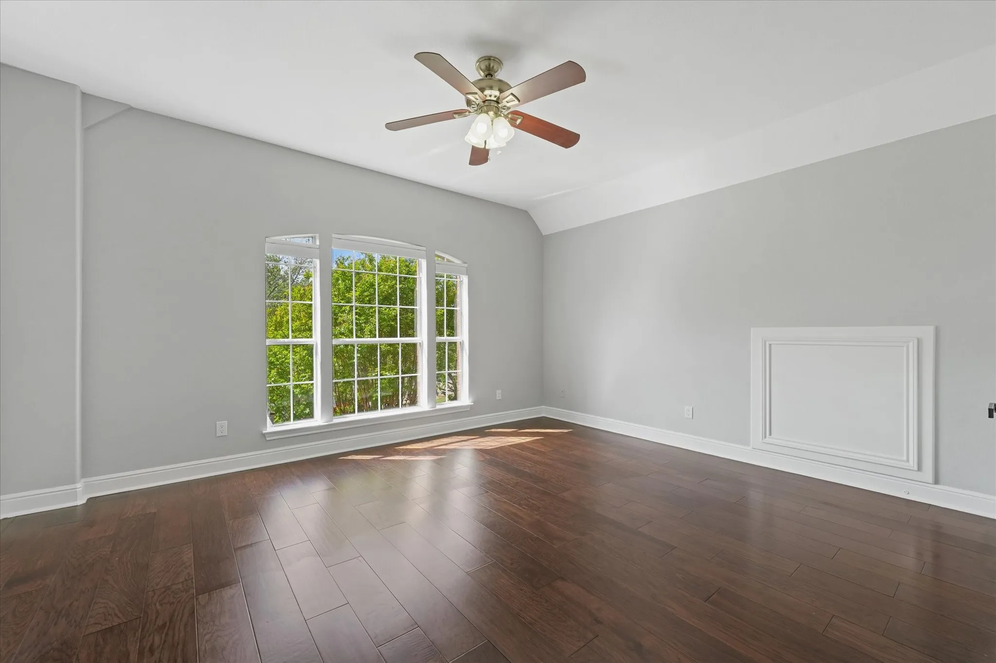 Single Family Residence For Sale in Tarrant County , 503 Indian Paintbrush Way, Southlake, Texas 76092, 5 Bedrooms, 4 Bathrooms, 3 Garage spaces, 4,718 Sqft, built in 2001, Price $1,450,000, mls#21226510, Real Estate Agent in Southlake, Homes For Sale in Tarrant county, Homes For Sale in Southlake, Realtor in Southlake Texas, Real Estate Brokerage Independent Realty Texas, Luminita Cordes Realtor