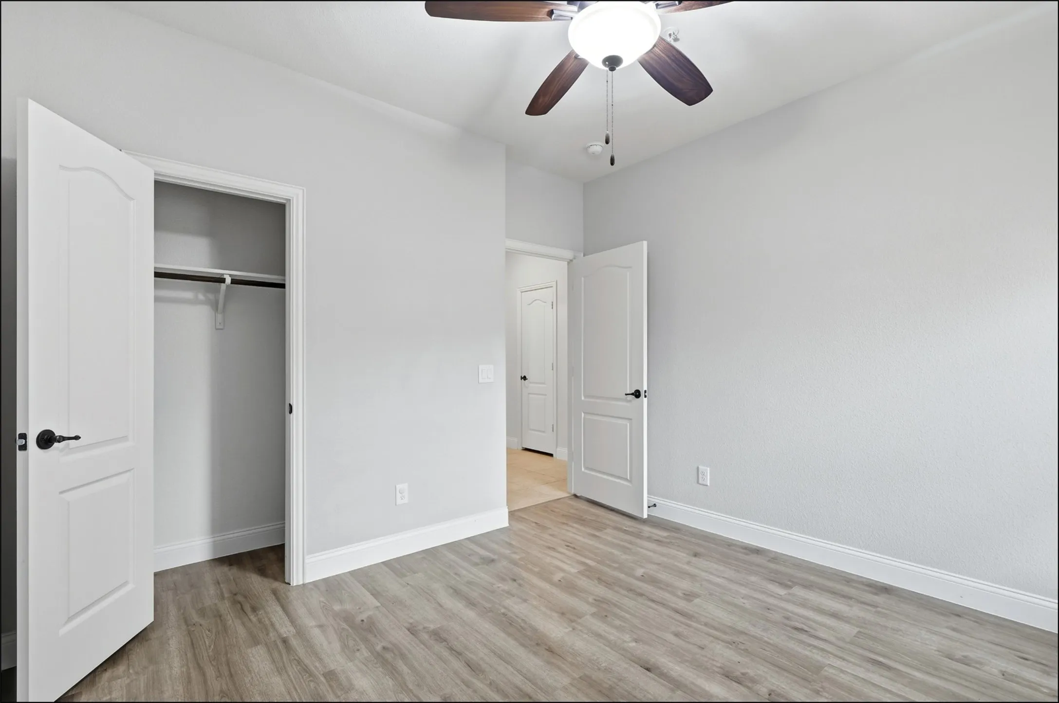 Townhouse For Sale in Denton County , 555 Waterloo Drive, Lewisville, Texas 75067, 3 Bedroom, 3 Bathroom, 2 Garage spaces, 2,000 Sqft, built in 2016, Preowned, mls#21228355, Real Estate Agent in Lewisville, Homes For Sale in Denton county, Homes For Sale in Lewisville, Realtor in Lewisville Texas, Real Estate Brokerage Independent Realty Texas, Luminita Cordes Realtor