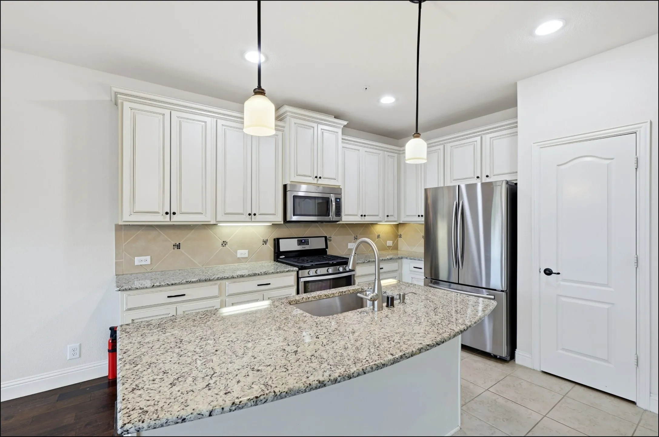 Townhouse For Sale in Denton County , 555 Waterloo Drive, Lewisville, Texas 75067, 3 Bedroom, 3 Bathroom, 2 Garage spaces, 2,000 Sqft, built in 2016, Preowned, mls#21228355, Real Estate Agent in Lewisville, Homes For Sale in Denton county, Homes For Sale in Lewisville, Realtor in Lewisville Texas, Real Estate Brokerage Independent Realty Texas, Luminita Cordes Realtor