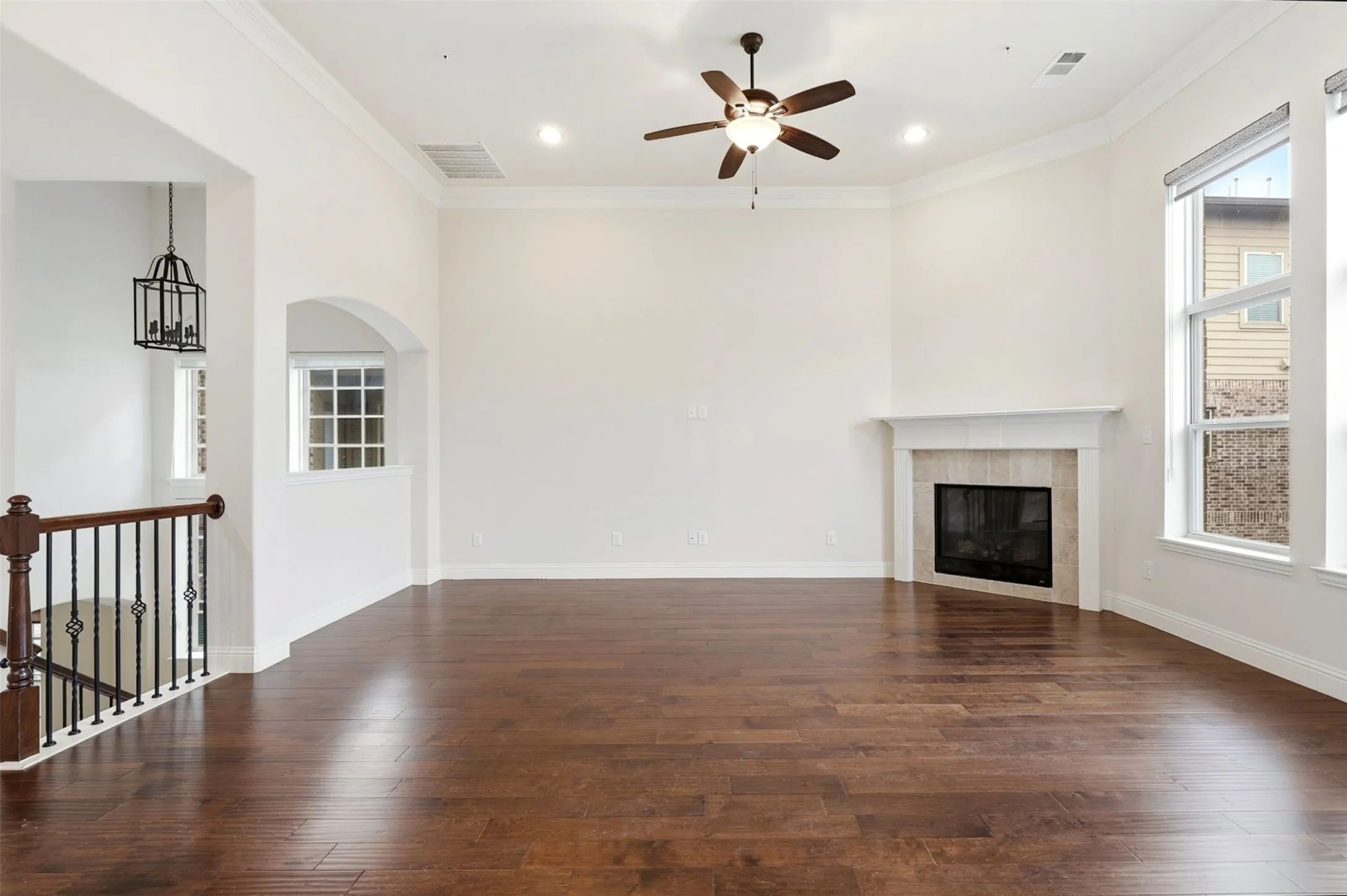 Townhouse For Sale in Denton County , 555 Waterloo Drive, Lewisville, Texas 75067, 3 Bedroom, 3 Bathroom, 2 Garage spaces, 2,000 Sqft, built in 2016, Preowned, mls#21228355, Real Estate Agent in Lewisville, Homes For Sale in Denton county, Homes For Sale in Lewisville, Realtor in Lewisville Texas, Real Estate Brokerage Independent Realty Texas, Luminita Cordes Realtor