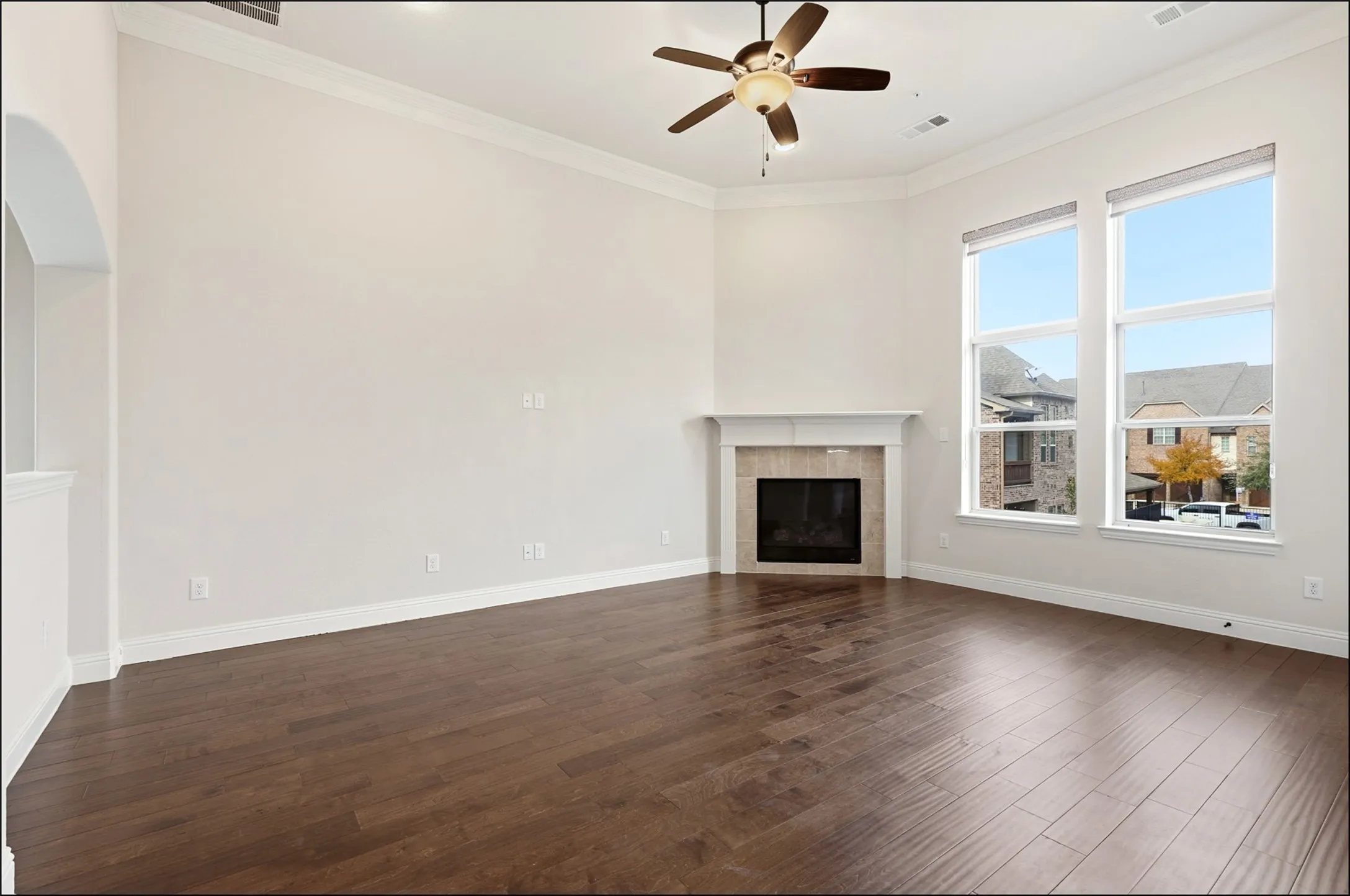 Townhouse For Sale in Denton County , 555 Waterloo Drive, Lewisville, Texas 75067, 3 Bedroom, 3 Bathroom, 2 Garage spaces, 2,000 Sqft, built in 2016, Preowned, mls#21228355, Real Estate Agent in Lewisville, Homes For Sale in Denton county, Homes For Sale in Lewisville, Realtor in Lewisville Texas, Real Estate Brokerage Independent Realty Texas, Luminita Cordes Realtor