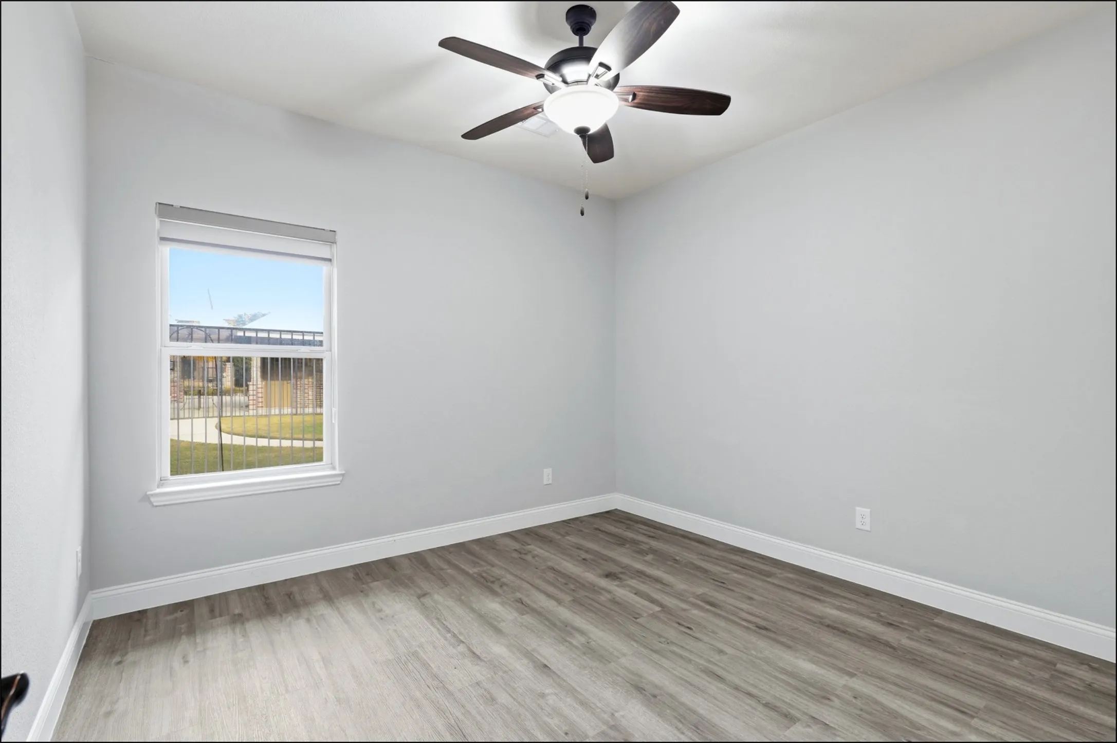 Townhouse For Sale in Denton County , 555 Waterloo Drive, Lewisville, Texas 75067, 3 Bedroom, 3 Bathroom, 2 Garage spaces, 2,000 Sqft, built in 2016, Preowned, mls#21228355, Real Estate Agent in Lewisville, Homes For Sale in Denton county, Homes For Sale in Lewisville, Realtor in Lewisville Texas, Real Estate Brokerage Independent Realty Texas, Luminita Cordes Realtor