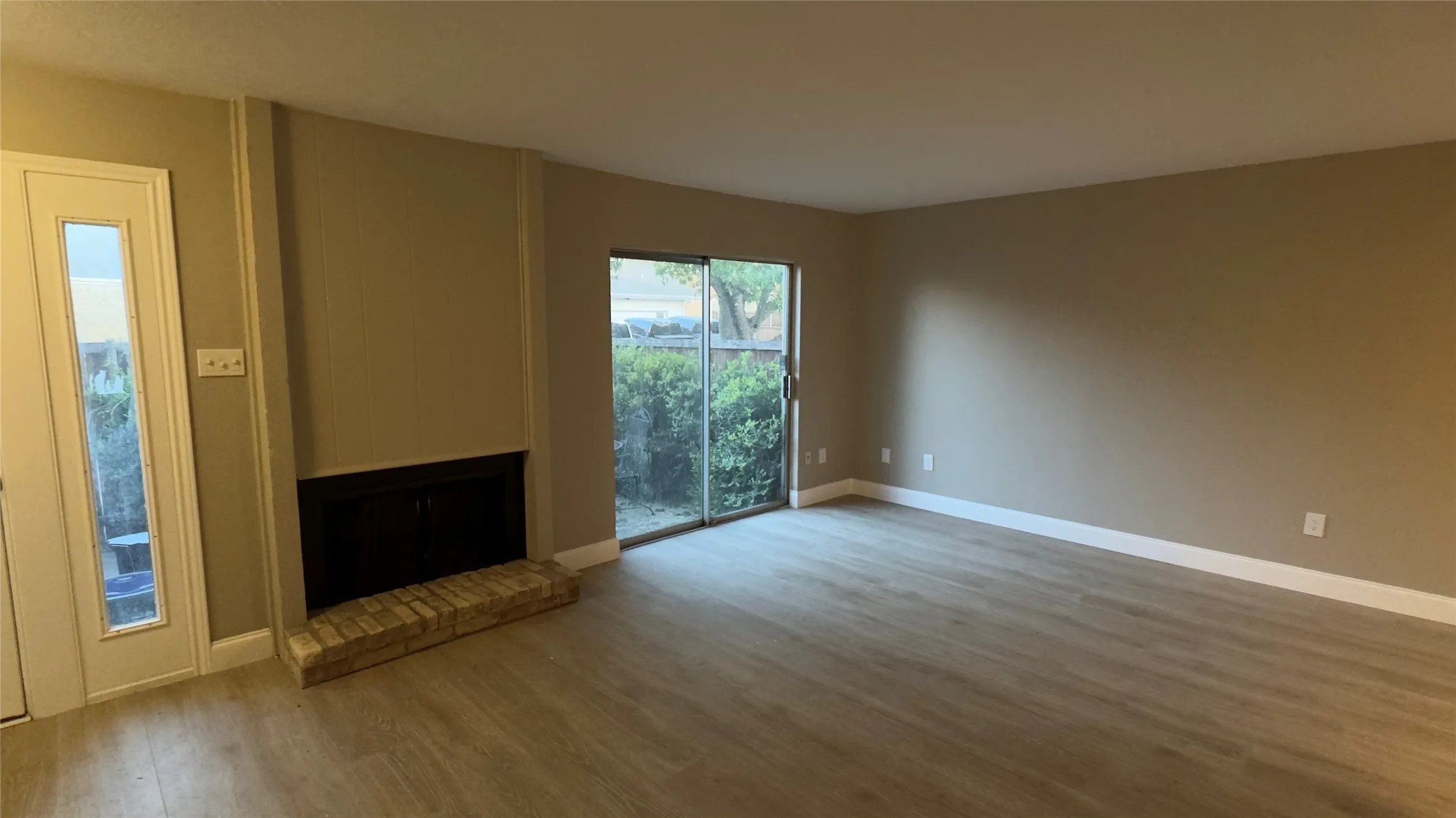 Condominium For Sale in Collin County , 2648 Custer Parkway B, Richardson, Texas 75080, 3 Bedroom, 4 Bathroom, 1 Garage spaces, 1,728 Sqft, built in 1973, mls#21228525, Real Estate Agent in Richardson, Homes For Sale in Collin county, Homes For Sale in Richardson, Realtor in Richardson Texas, Real Estate Brokerage Independent Realty Texas, Luminita Cordes Realtor