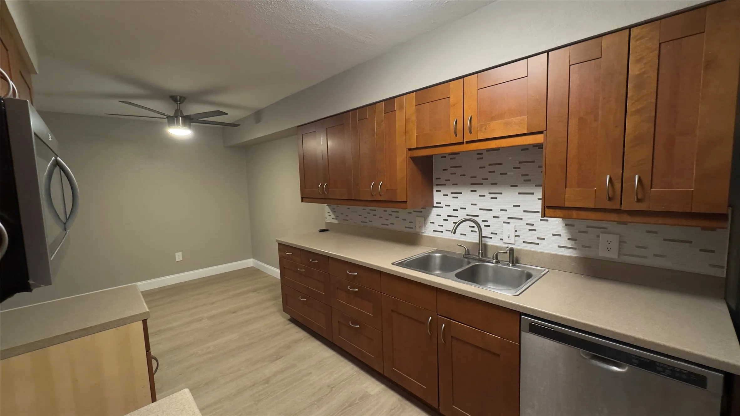 Condominium For Sale in Collin County , 2648 Custer Parkway B, Richardson, Texas 75080, 3 Bedroom, 4 Bathroom, 1 Garage spaces, 1,728 Sqft, built in 1973, mls#21228525, Real Estate Agent in Richardson, Homes For Sale in Collin county, Homes For Sale in Richardson, Realtor in Richardson Texas, Real Estate Brokerage Independent Realty Texas, Luminita Cordes Realtor