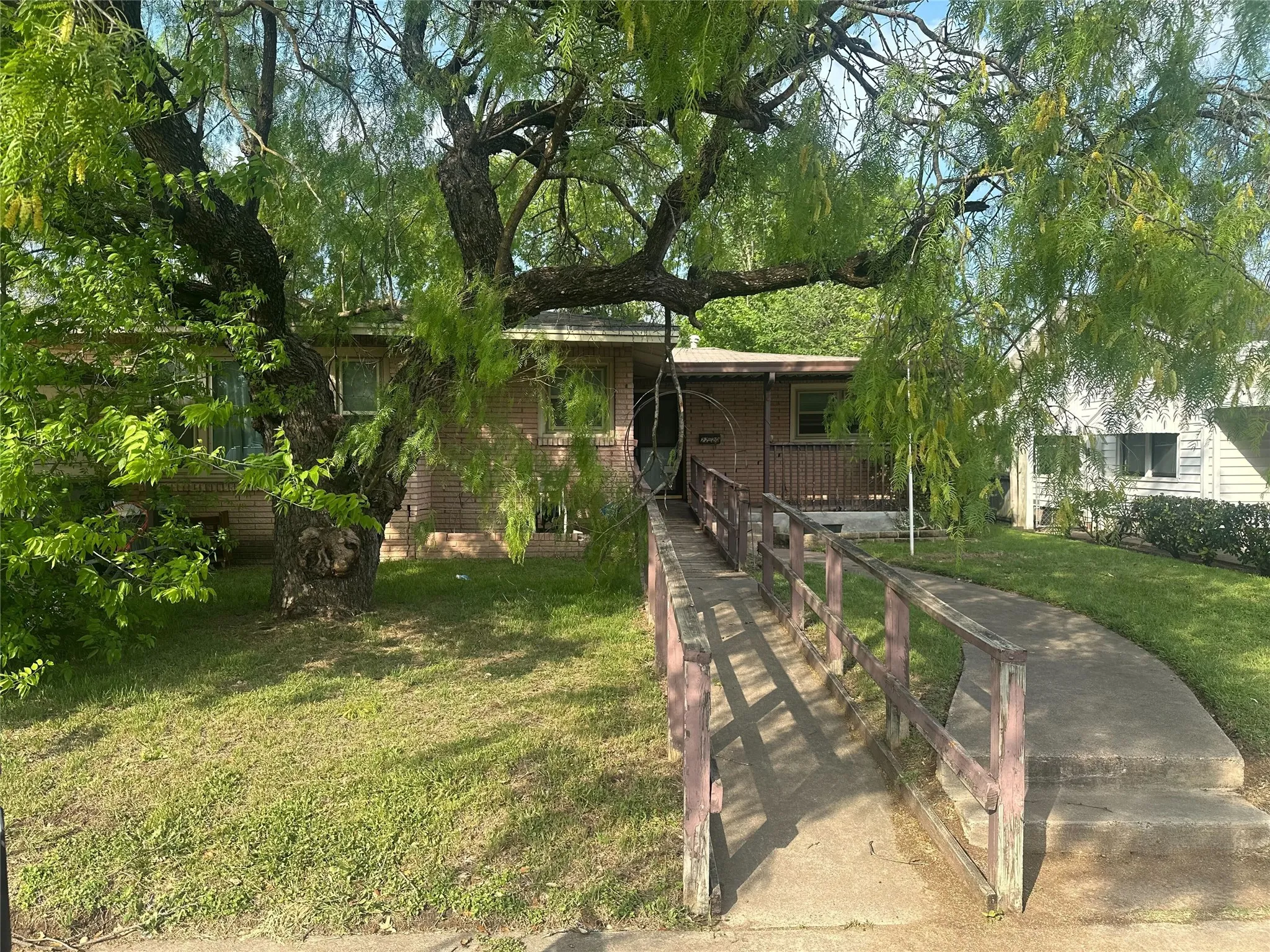 Single Family Residence For Sale in Mc Lennan County , 2220 Joey Drive, Waco, Texas 76711, 3 Bedroom, 2 Bathroom, 1 Garage spaces, 1,538 Sqft, built in 1954, mls#21223168, Real Estate Agent in Waco, Homes For Sale in Mc Lennan county, Homes For Sale in Waco, Realtor in Waco Texas, Real Estate Brokerage Independent Realty Texas, Luminita Cordes Realtor