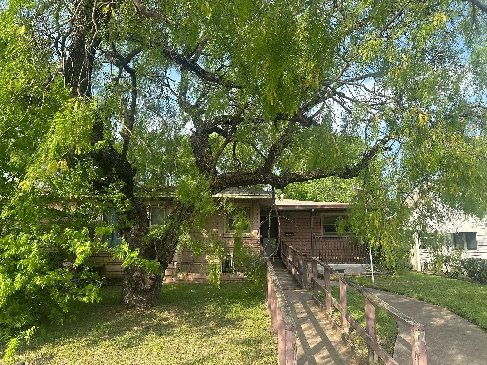 Single Family Residence For Sale in Mc Lennan County , 2220 Joey Drive, Waco, Texas 76711, 3 Bedroom, 2 Bathroom, 1 Garage spaces, 1,538 Sqft, built in 1954, mls#21223168, Real Estate Agent in Waco, Homes For Sale in Mc Lennan county, Homes For Sale in Waco, Realtor in Waco Texas, Real Estate Brokerage Independent Realty Texas, Luminita Cordes Realtor