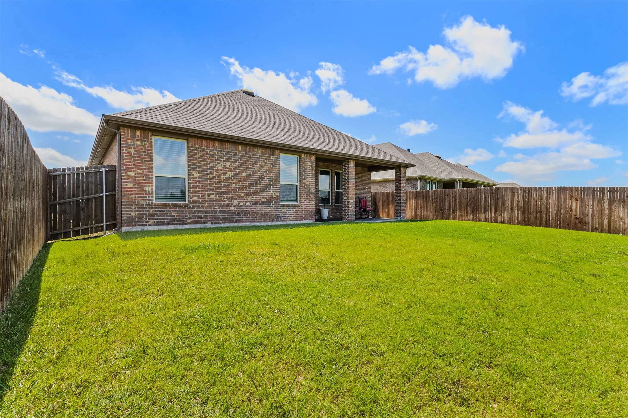 Single Family Residence For Sale in Kaufman County , 1043 Sublime Drive, Heath, Texas 75126, 4 Bedroom, 2 Bathroom, 2 Garage spaces, 2,135 Sqft, built in 2020, Preowned, mls#21227823, Real Estate Agent in Heath, Homes For Sale in Kaufman county, Homes For Sale in Heath, Realtor in Heath Texas, Real Estate Brokerage Independent Realty Texas, Luminita Cordes Realtor