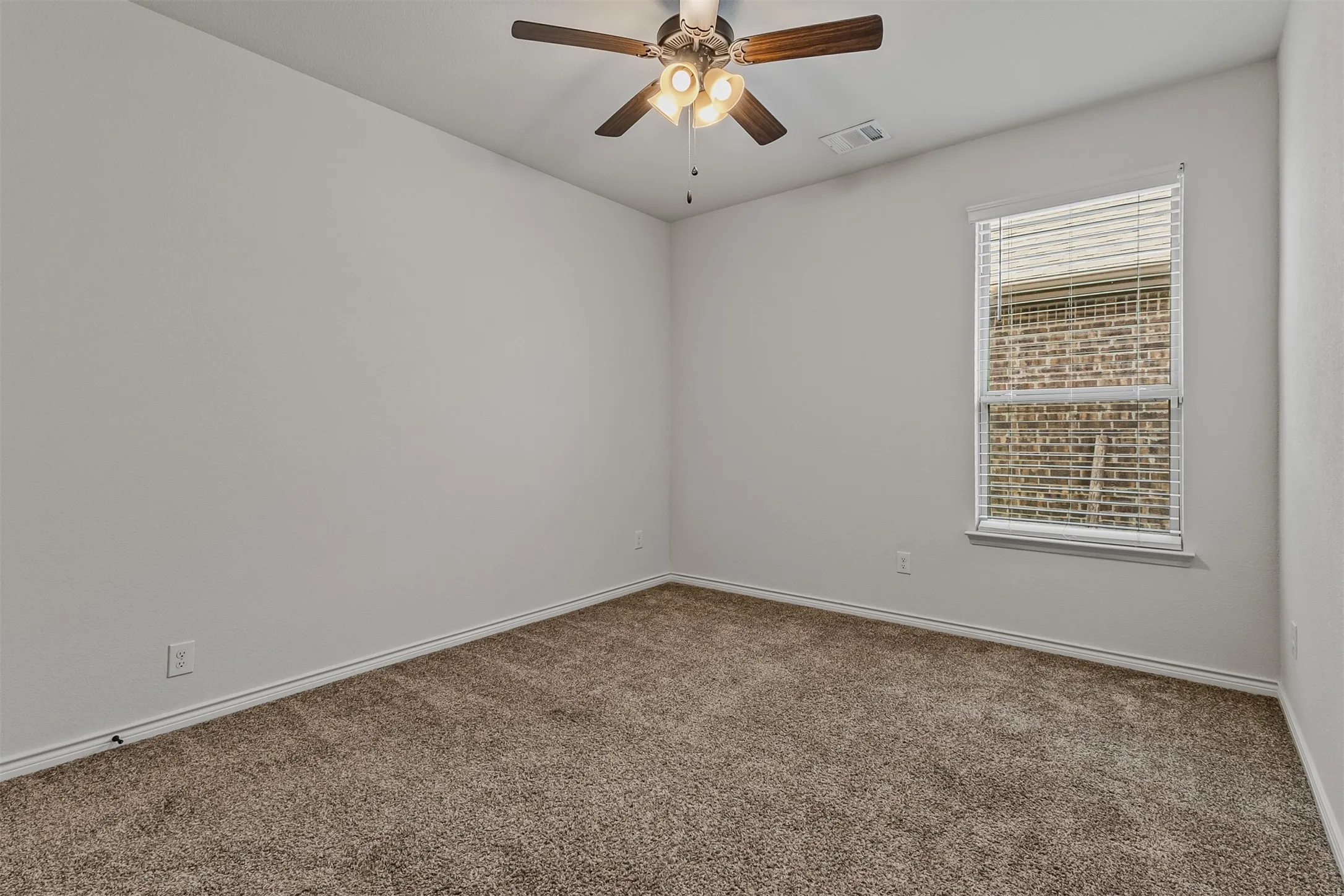 Single Family Residence For Sale in Kaufman County , 1043 Sublime Drive, Heath, Texas 75126, 4 Bedroom, 2 Bathroom, 2 Garage spaces, 2,135 Sqft, built in 2020, Preowned, mls#21227823, Real Estate Agent in Heath, Homes For Sale in Kaufman county, Homes For Sale in Heath, Realtor in Heath Texas, Real Estate Brokerage Independent Realty Texas, Luminita Cordes Realtor