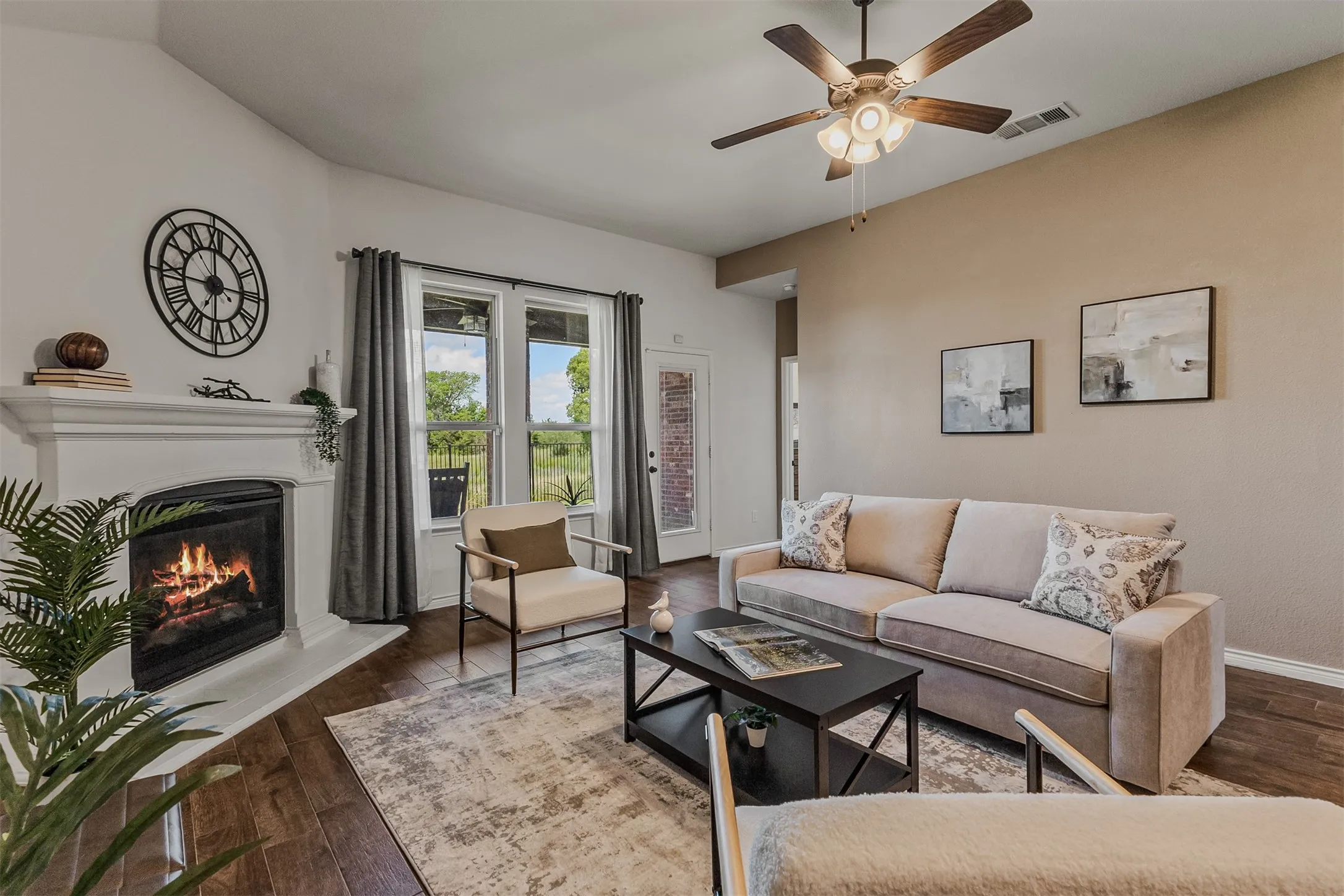 Single Family Residence For Sale in Kaufman County , 1043 Sublime Drive, Heath, Texas 75126, 4 Bedroom, 2 Bathroom, 2 Garage spaces, 2,135 Sqft, built in 2020, Preowned, mls#21227823, Real Estate Agent in Heath, Homes For Sale in Kaufman county, Homes For Sale in Heath, Realtor in Heath Texas, Real Estate Brokerage Independent Realty Texas, Luminita Cordes Realtor