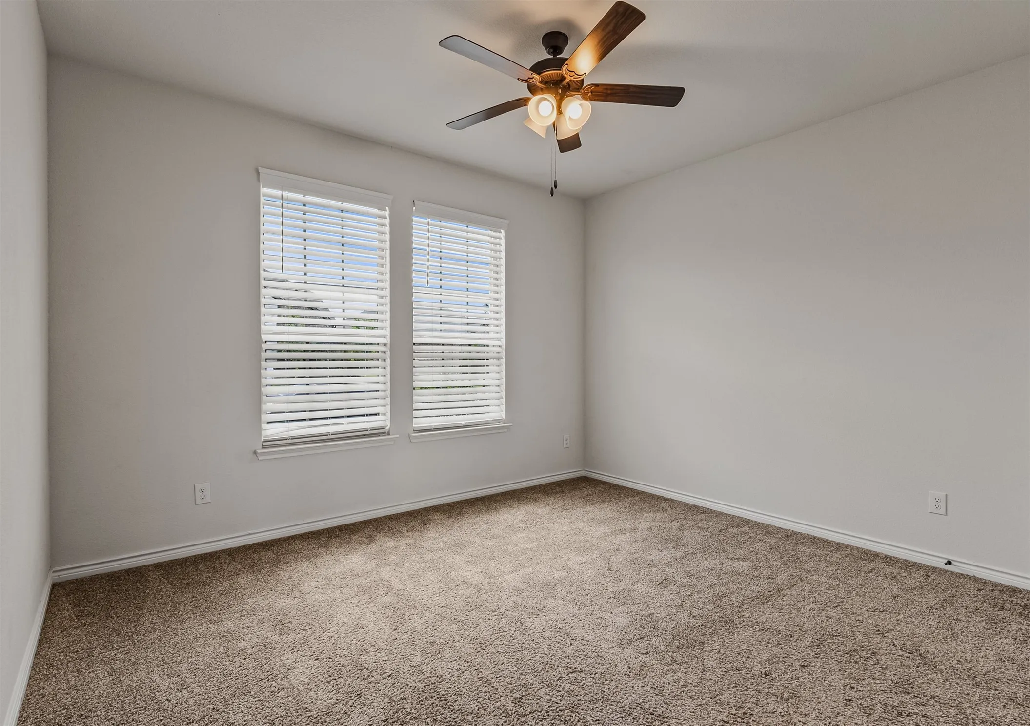 Single Family Residence For Sale in Kaufman County , 1043 Sublime Drive, Heath, Texas 75126, 4 Bedroom, 2 Bathroom, 2 Garage spaces, 2,135 Sqft, built in 2020, Preowned, mls#21227823, Real Estate Agent in Heath, Homes For Sale in Kaufman county, Homes For Sale in Heath, Realtor in Heath Texas, Real Estate Brokerage Independent Realty Texas, Luminita Cordes Realtor