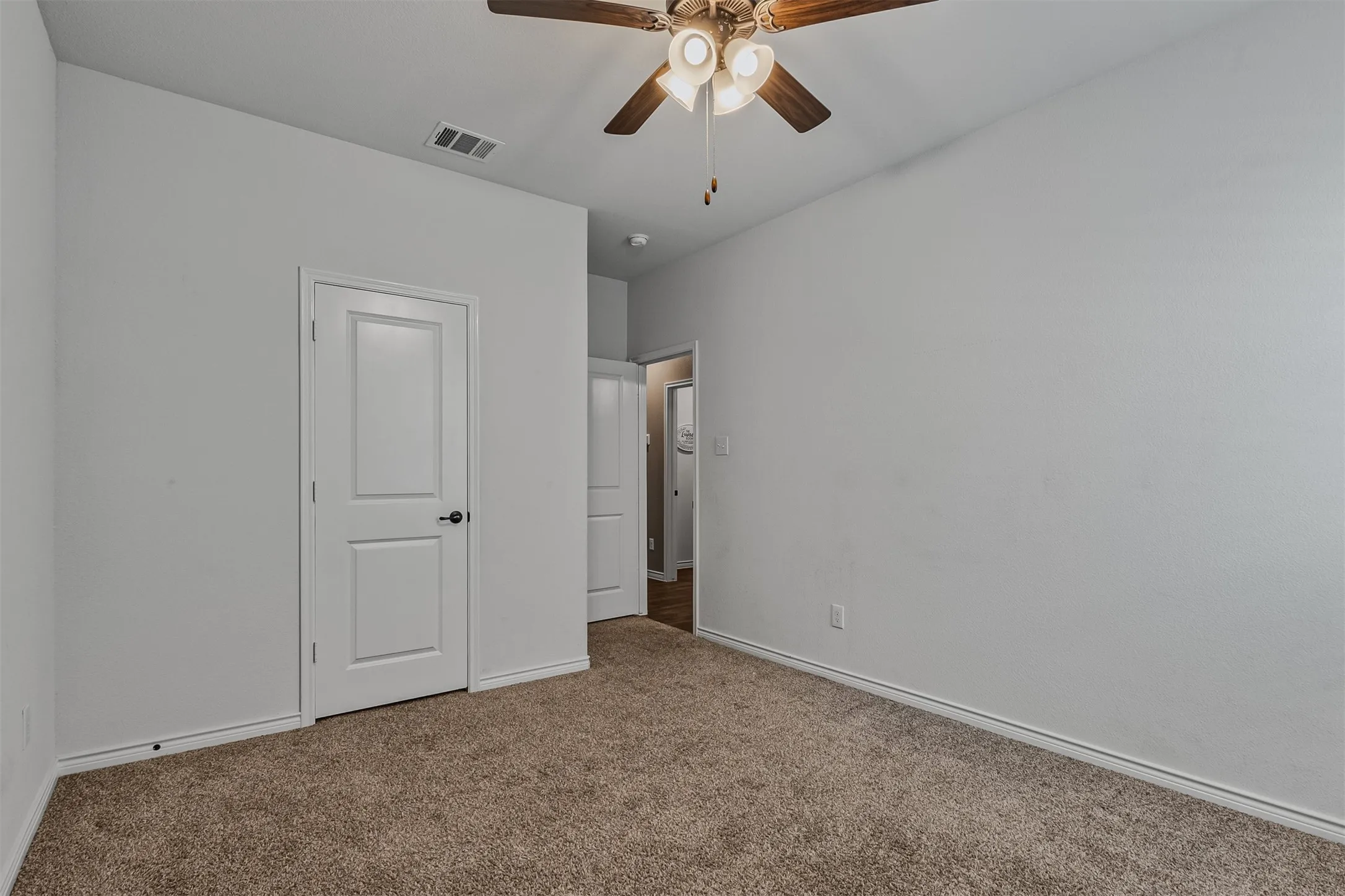 Single Family Residence For Sale in Kaufman County , 1043 Sublime Drive, Heath, Texas 75126, 4 Bedroom, 2 Bathroom, 2 Garage spaces, 2,135 Sqft, built in 2020, Preowned, mls#21227823, Real Estate Agent in Heath, Homes For Sale in Kaufman county, Homes For Sale in Heath, Realtor in Heath Texas, Real Estate Brokerage Independent Realty Texas, Luminita Cordes Realtor