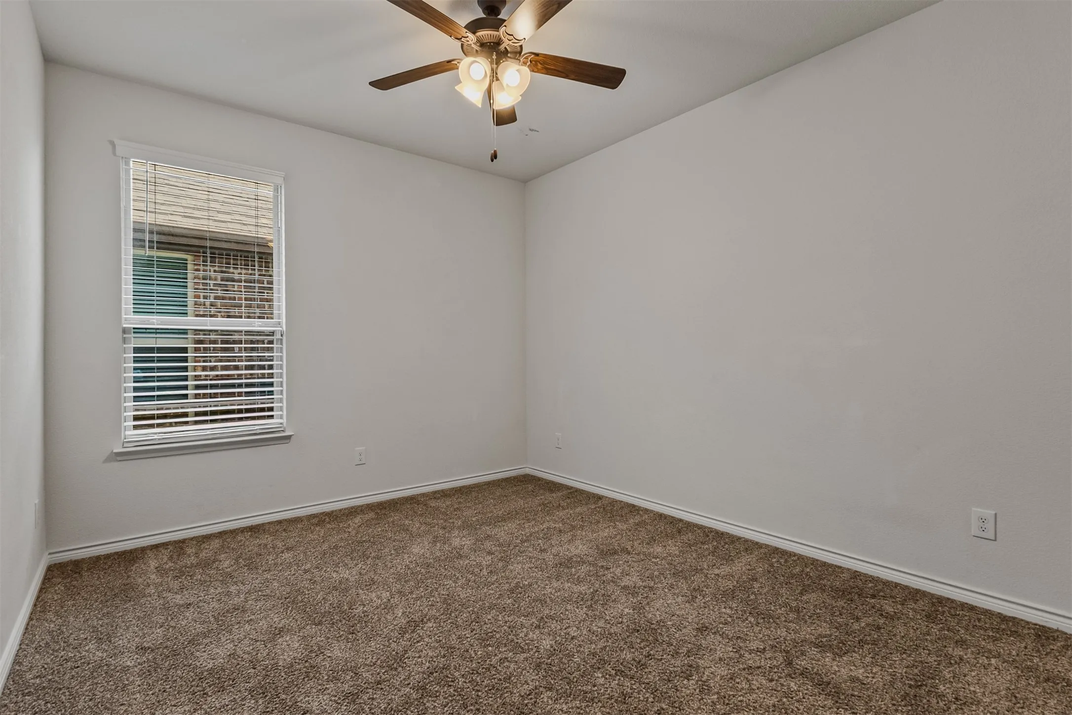 Single Family Residence For Sale in Kaufman County , 1043 Sublime Drive, Heath, Texas 75126, 4 Bedroom, 2 Bathroom, 2 Garage spaces, 2,135 Sqft, built in 2020, Preowned, mls#21227823, Real Estate Agent in Heath, Homes For Sale in Kaufman county, Homes For Sale in Heath, Realtor in Heath Texas, Real Estate Brokerage Independent Realty Texas, Luminita Cordes Realtor