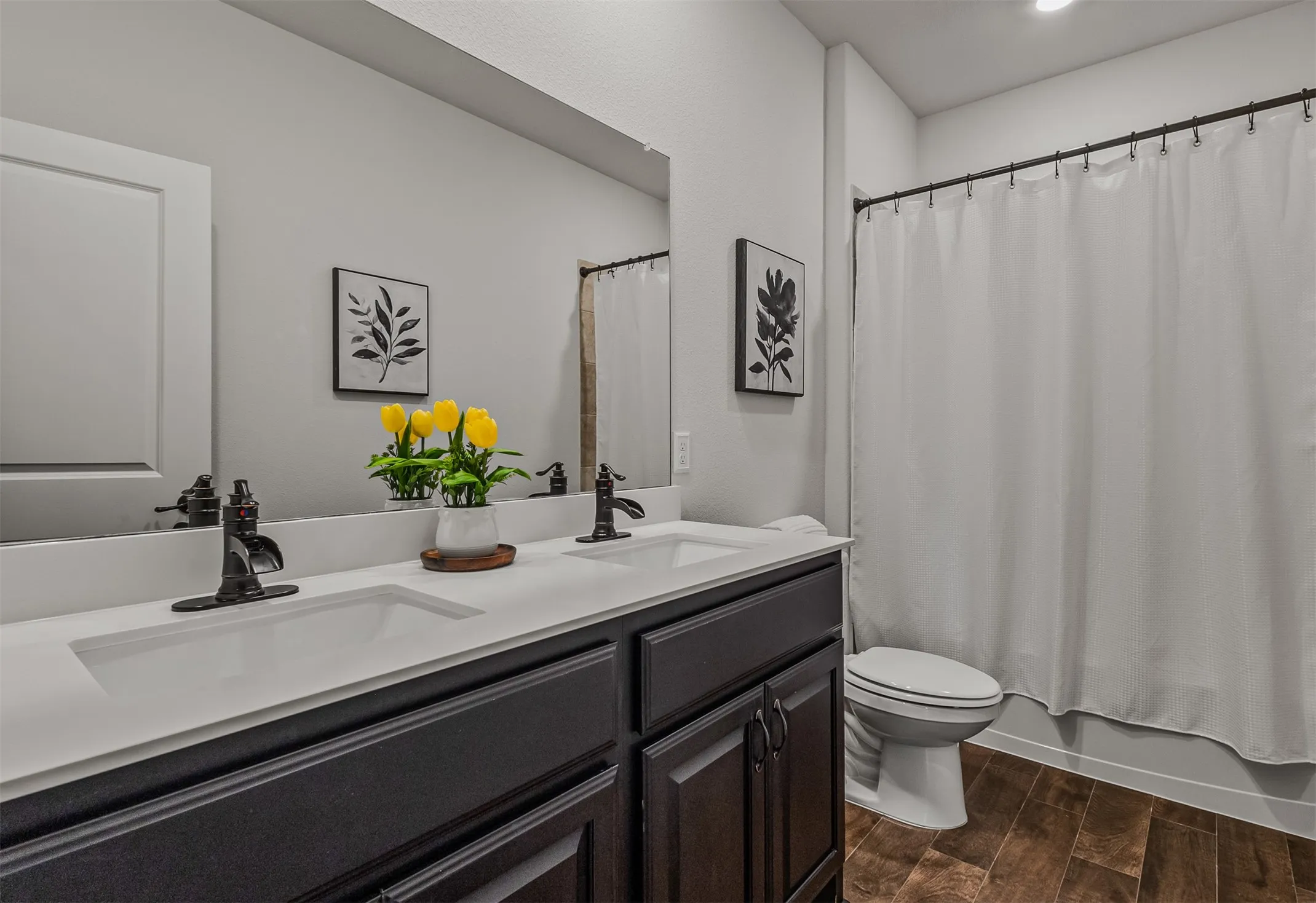 Single Family Residence For Sale in Kaufman County , 1043 Sublime Drive, Heath, Texas 75126, 4 Bedroom, 2 Bathroom, 2 Garage spaces, 2,135 Sqft, built in 2020, Preowned, mls#21227823, Real Estate Agent in Heath, Homes For Sale in Kaufman county, Homes For Sale in Heath, Realtor in Heath Texas, Real Estate Brokerage Independent Realty Texas, Luminita Cordes Realtor