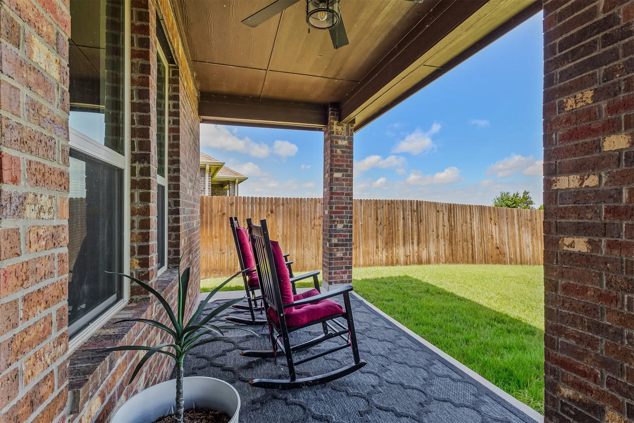 Single Family Residence For Sale in Kaufman County , 1043 Sublime Drive, Heath, Texas 75126, 4 Bedroom, 2 Bathroom, 2 Garage spaces, 2,135 Sqft, built in 2020, Preowned, mls#21227823, Real Estate Agent in Heath, Homes For Sale in Kaufman county, Homes For Sale in Heath, Realtor in Heath Texas, Real Estate Brokerage Independent Realty Texas, Luminita Cordes Realtor
