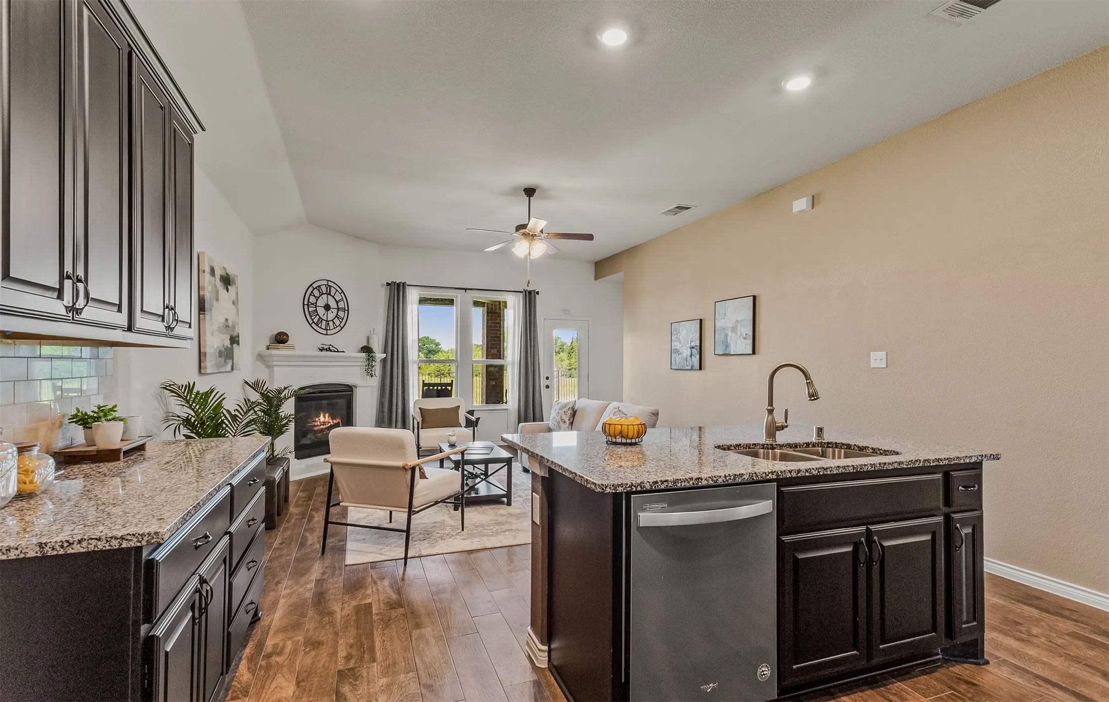 Single Family Residence For Sale in Kaufman County , 1043 Sublime Drive, Heath, Texas 75126, 4 Bedroom, 2 Bathroom, 2 Garage spaces, 2,135 Sqft, built in 2020, Preowned, mls#21227823, Real Estate Agent in Heath, Homes For Sale in Kaufman county, Homes For Sale in Heath, Realtor in Heath Texas, Real Estate Brokerage Independent Realty Texas, Luminita Cordes Realtor