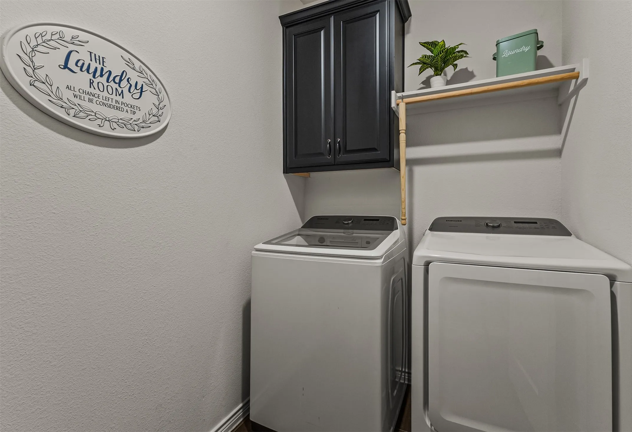 Single Family Residence For Sale in Kaufman County , 1043 Sublime Drive, Heath, Texas 75126, 4 Bedroom, 2 Bathroom, 2 Garage spaces, 2,135 Sqft, built in 2020, Preowned, mls#21227823, Real Estate Agent in Heath, Homes For Sale in Kaufman county, Homes For Sale in Heath, Realtor in Heath Texas, Real Estate Brokerage Independent Realty Texas, Luminita Cordes Realtor