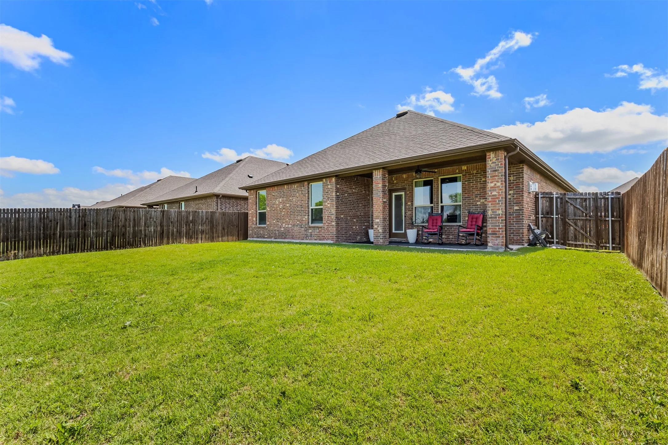 Single Family Residence For Sale in Kaufman County , 1043 Sublime Drive, Heath, Texas 75126, 4 Bedroom, 2 Bathroom, 2 Garage spaces, 2,135 Sqft, built in 2020, Preowned, mls#21227823, Real Estate Agent in Heath, Homes For Sale in Kaufman county, Homes For Sale in Heath, Realtor in Heath Texas, Real Estate Brokerage Independent Realty Texas, Luminita Cordes Realtor