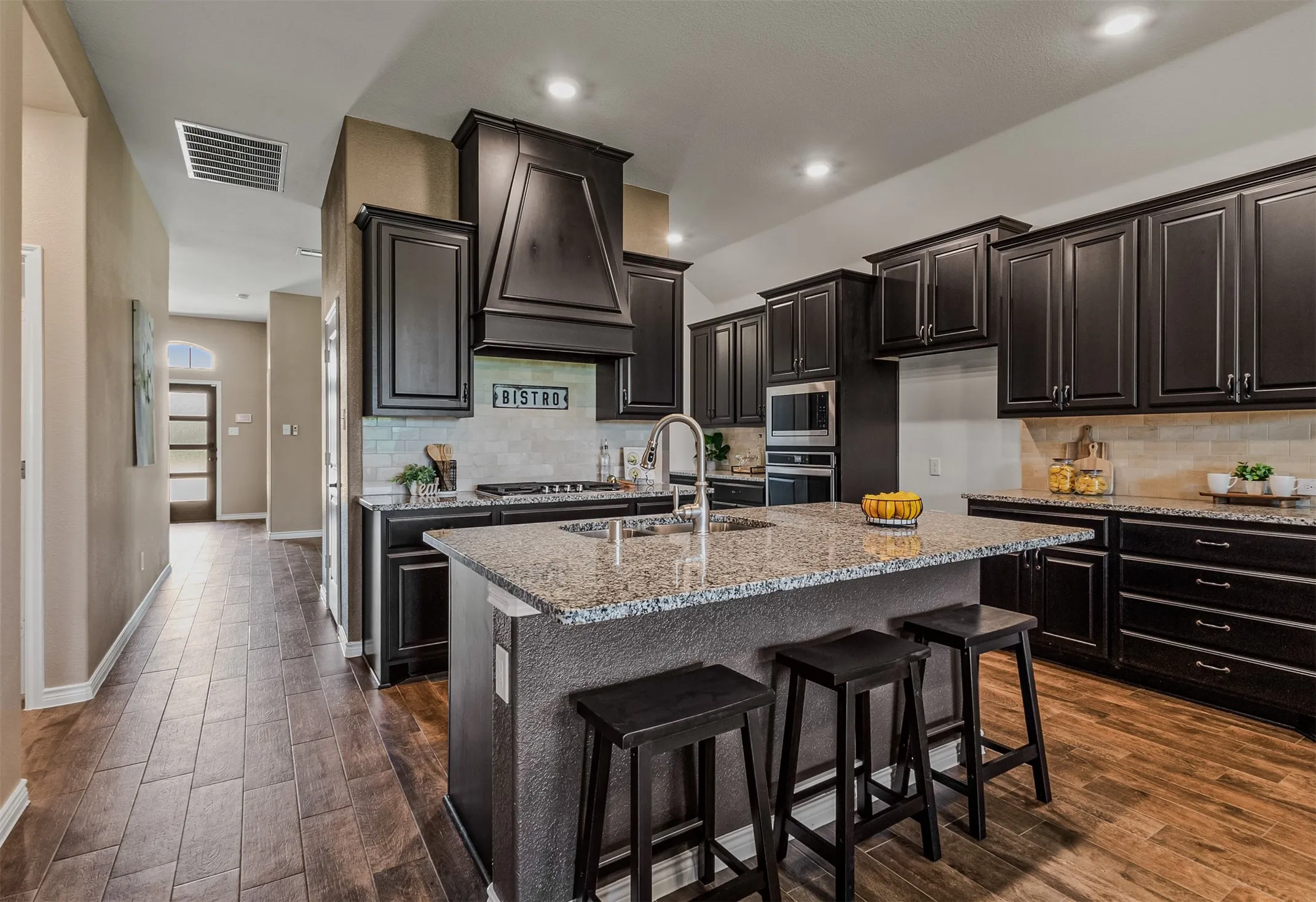 Single Family Residence For Sale in Kaufman County , 1043 Sublime Drive, Heath, Texas 75126, 4 Bedroom, 2 Bathroom, 2 Garage spaces, 2,135 Sqft, built in 2020, Preowned, mls#21227823, Real Estate Agent in Heath, Homes For Sale in Kaufman county, Homes For Sale in Heath, Realtor in Heath Texas, Real Estate Brokerage Independent Realty Texas, Luminita Cordes Realtor