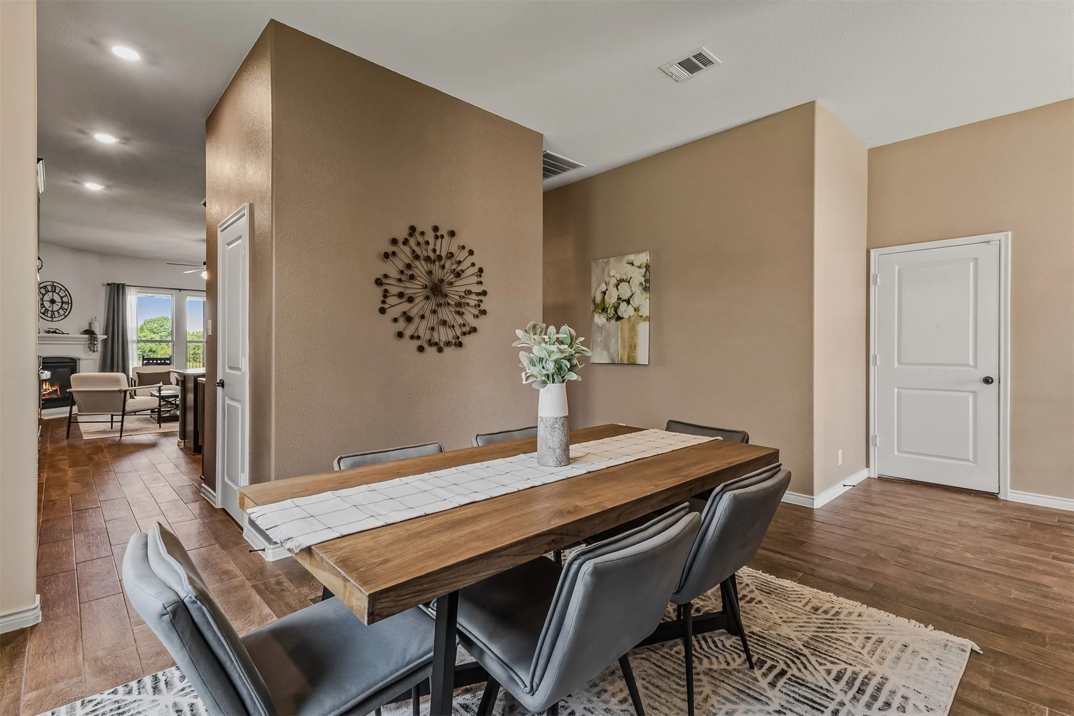 Single Family Residence For Sale in Kaufman County , 1043 Sublime Drive, Heath, Texas 75126, 4 Bedroom, 2 Bathroom, 2 Garage spaces, 2,135 Sqft, built in 2020, Preowned, mls#21227823, Real Estate Agent in Heath, Homes For Sale in Kaufman county, Homes For Sale in Heath, Realtor in Heath Texas, Real Estate Brokerage Independent Realty Texas, Luminita Cordes Realtor