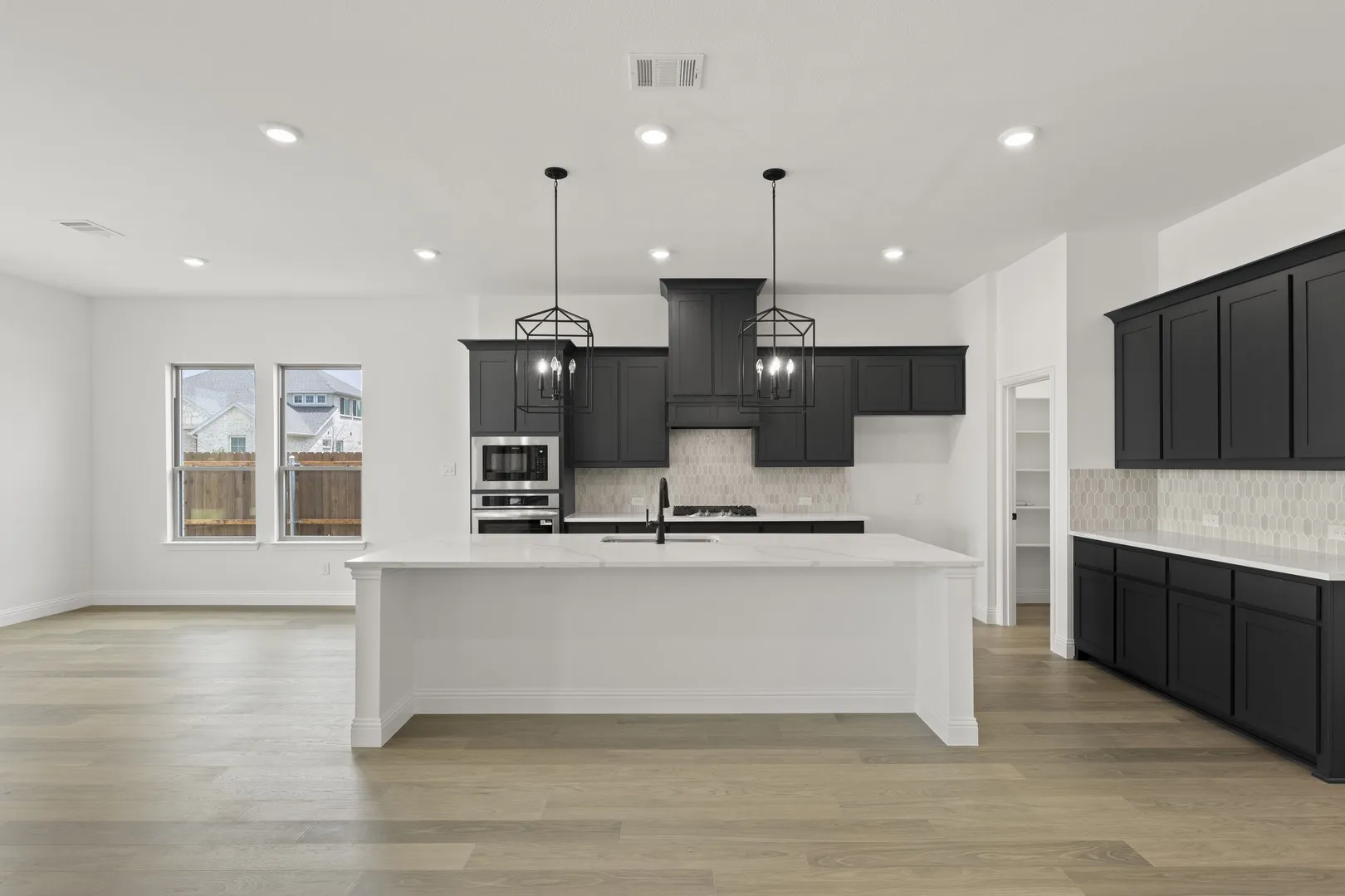 13. 513 San Angelo - Kitchen