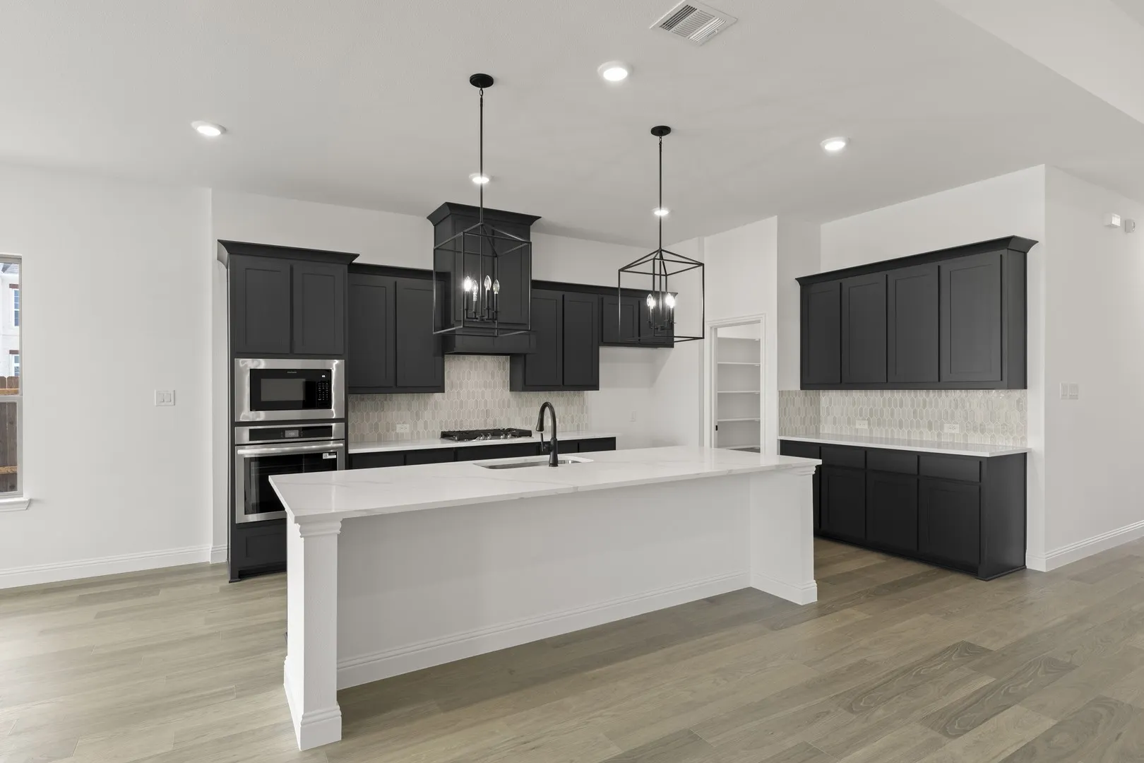 14. 513 San Angelo - Kitchen (2)