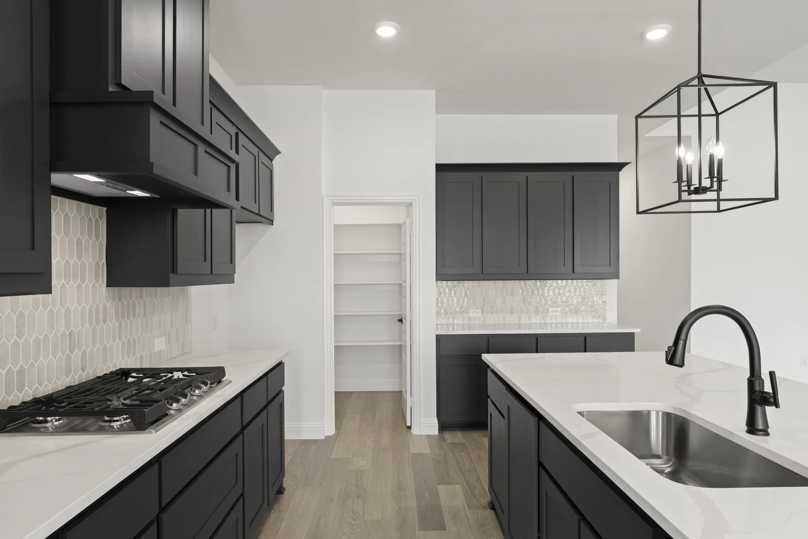 15. 513 San Angelo - Kitchen (3)