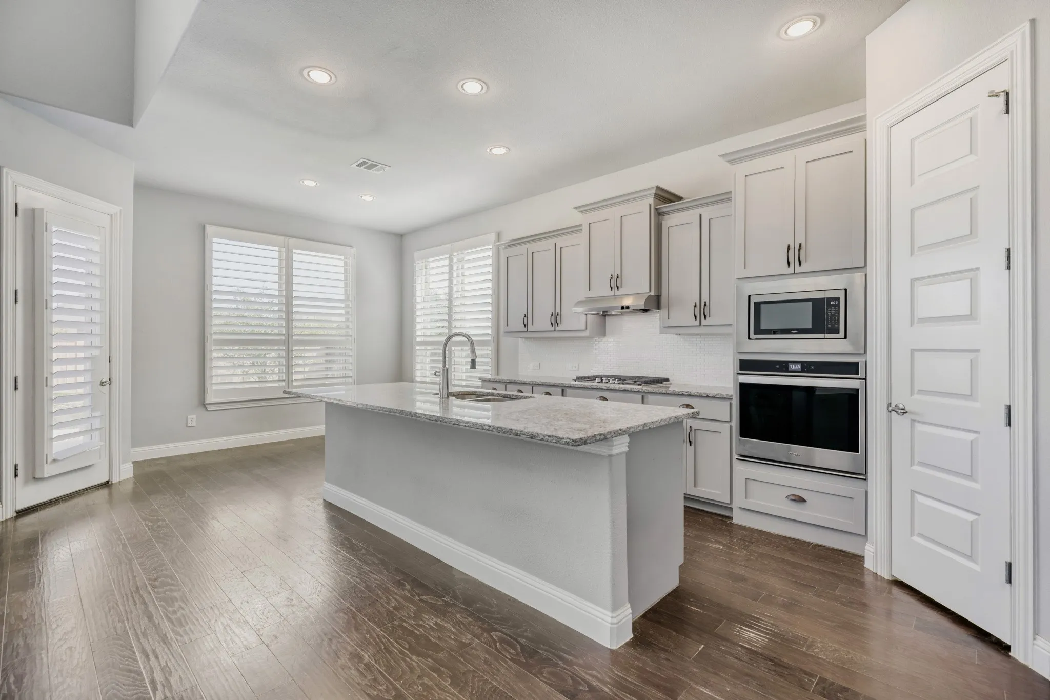 Single Family Residence For Sale in Collin County , 7313 Clear Rapids Drive, Mc Kinney, Texas 75071, 4 Bedroom, 4 Bathroom, 3 Garage spaces, 3,702 Sqft, built in 2018, mls#21220652, Real Estate Agent in Mc Kinney, Homes For Sale in Collin county, Homes For Sale in Mc Kinney, Realtor in Mc Kinney Texas, Real Estate Brokerage Independent Realty Texas, Luminita Cordes Realtor