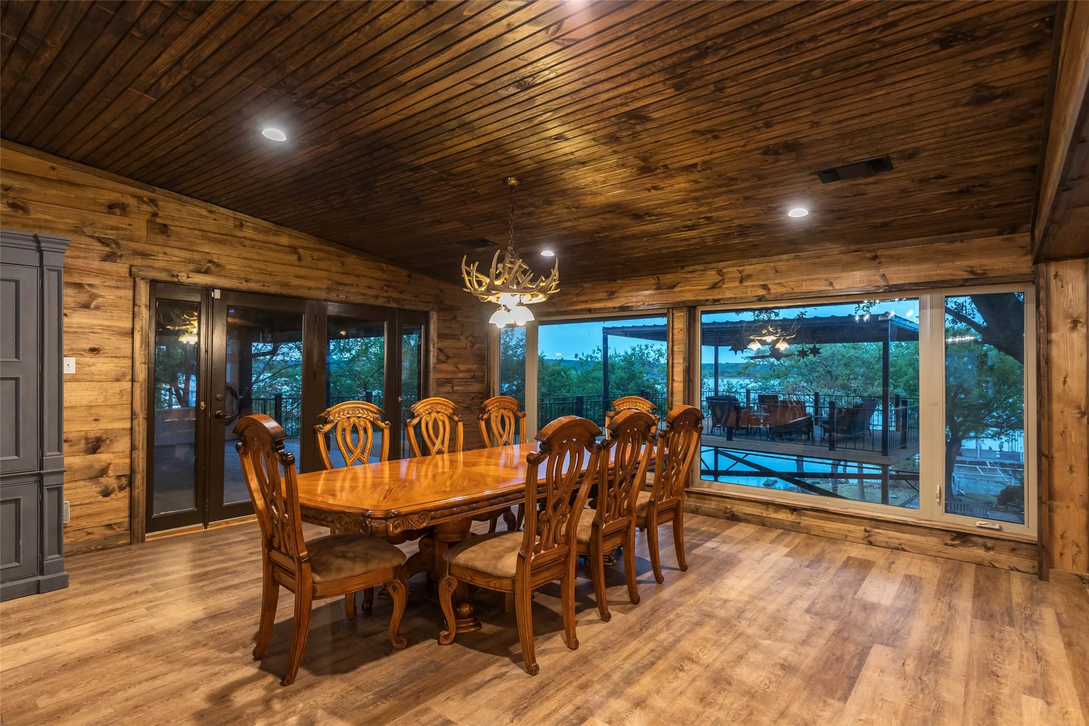 Single Family Residence For Sale in Brown County , 440 Lakeside Drive, Brownwood, Texas 76801, 6 Bedroom, 7 Bathroom, Garage spaces, 6,753 Sqft, built in 1977, Preowned, Price $2,225,000, mls#21224694, Real Estate Agent in Brownwood, Homes For Sale in Brown county, Homes For Sale in Brownwood, Realtor in Brownwood Texas, Real Estate Brokerage Independent Realty Texas, Luminita Cordes Realtor