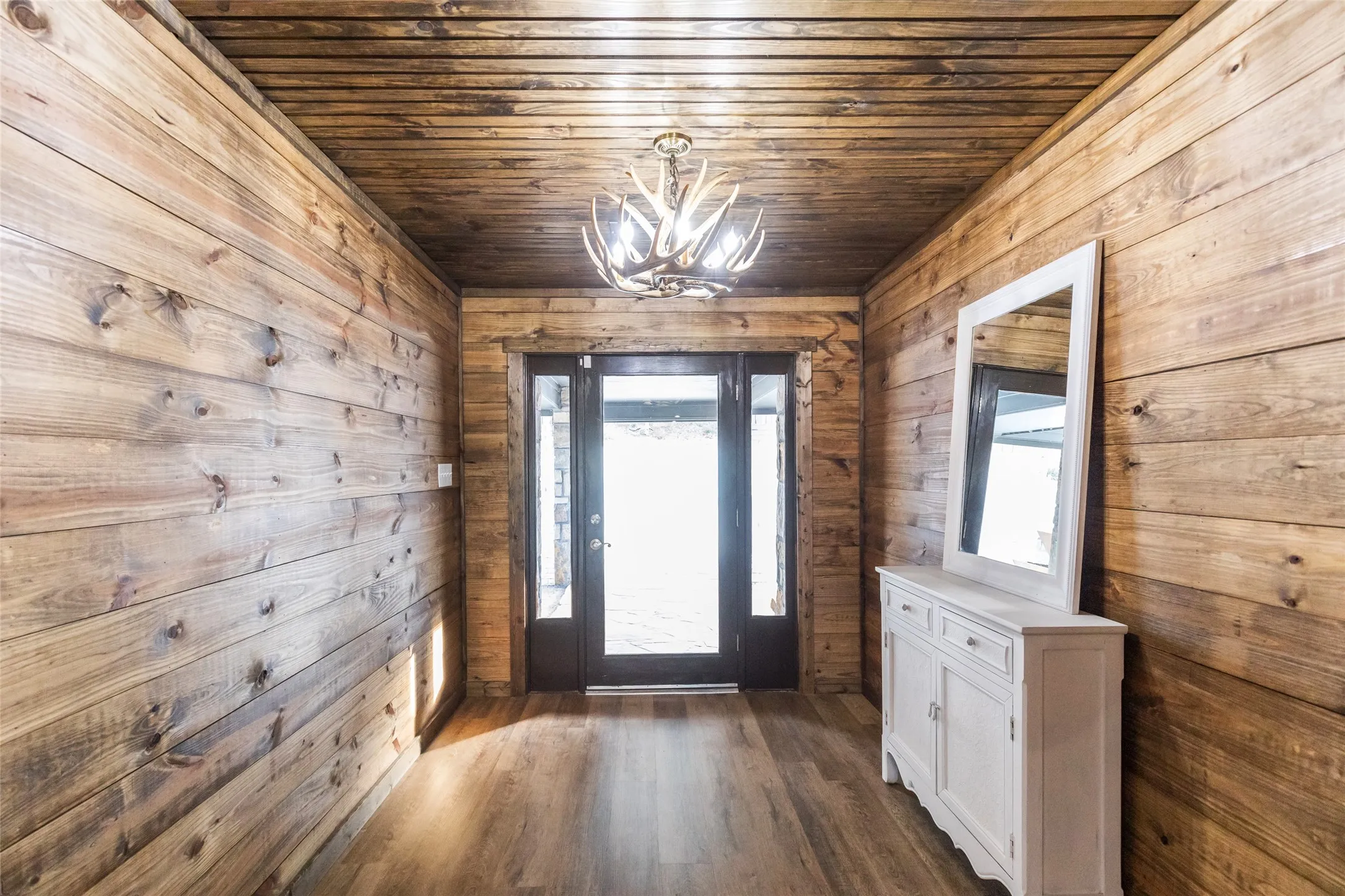 Single Family Residence For Sale in Brown County , 440 Lakeside Drive, Brownwood, Texas 76801, 6 Bedroom, 7 Bathroom, Garage spaces, 6,753 Sqft, built in 1977, Preowned, Price $2,225,000, mls#21224694, Real Estate Agent in Brownwood, Homes For Sale in Brown county, Homes For Sale in Brownwood, Realtor in Brownwood Texas, Real Estate Brokerage Independent Realty Texas, Luminita Cordes Realtor