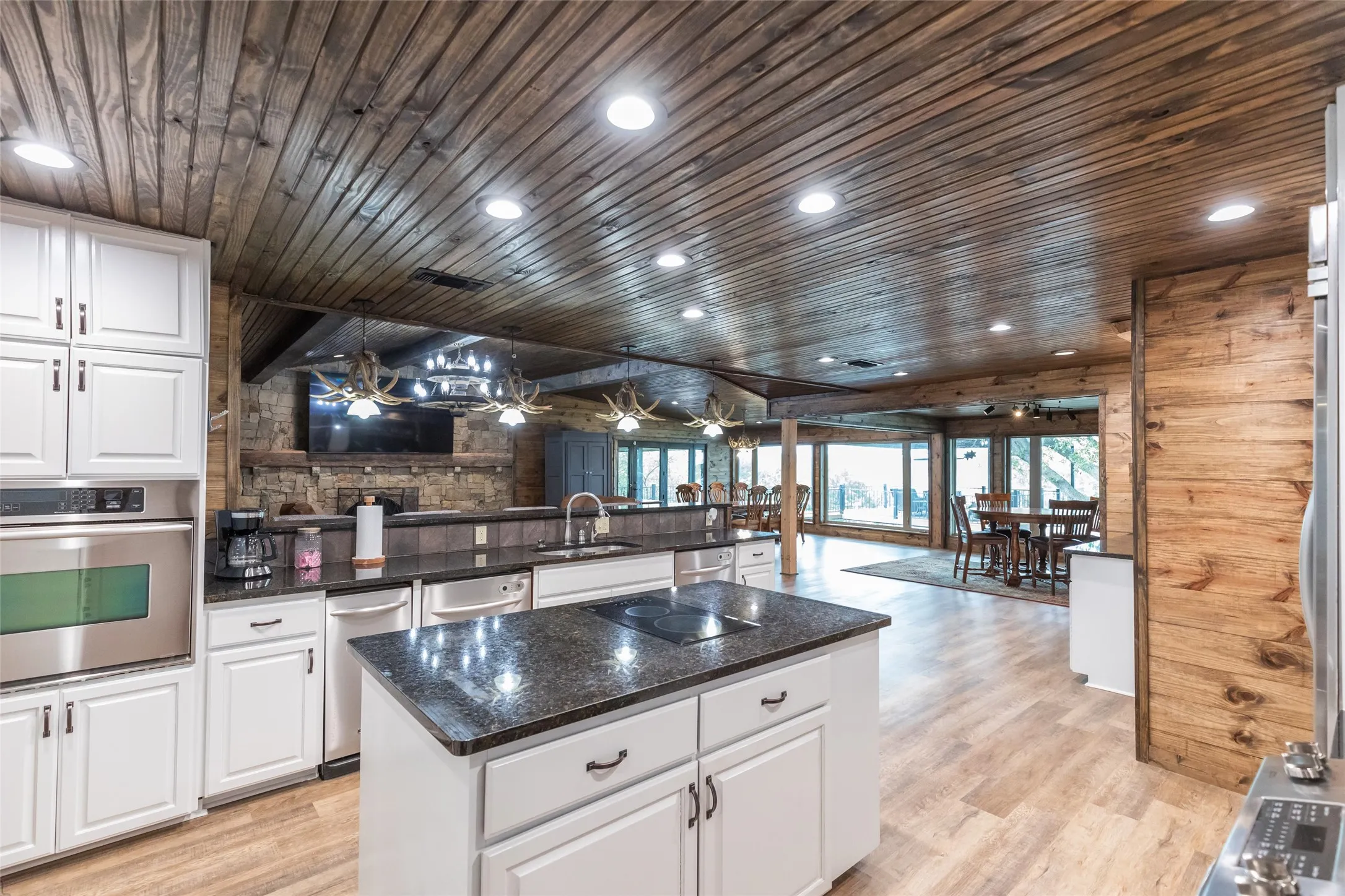 Single Family Residence For Sale in Brown County , 440 Lakeside Drive, Brownwood, Texas 76801, 6 Bedroom, 7 Bathroom, Garage spaces, 6,753 Sqft, built in 1977, Preowned, Price $2,225,000, mls#21224694, Real Estate Agent in Brownwood, Homes For Sale in Brown county, Homes For Sale in Brownwood, Realtor in Brownwood Texas, Real Estate Brokerage Independent Realty Texas, Luminita Cordes Realtor