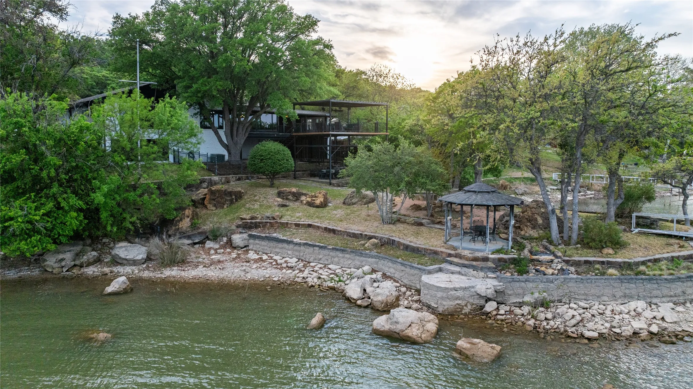 Single Family Residence For Sale in Brown County , 440 Lakeside Drive, Brownwood, Texas 76801, 6 Bedroom, 7 Bathroom, Garage spaces, 6,753 Sqft, built in 1977, Preowned, Price $2,225,000, mls#21224694, Real Estate Agent in Brownwood, Homes For Sale in Brown county, Homes For Sale in Brownwood, Realtor in Brownwood Texas, Real Estate Brokerage Independent Realty Texas, Luminita Cordes Realtor