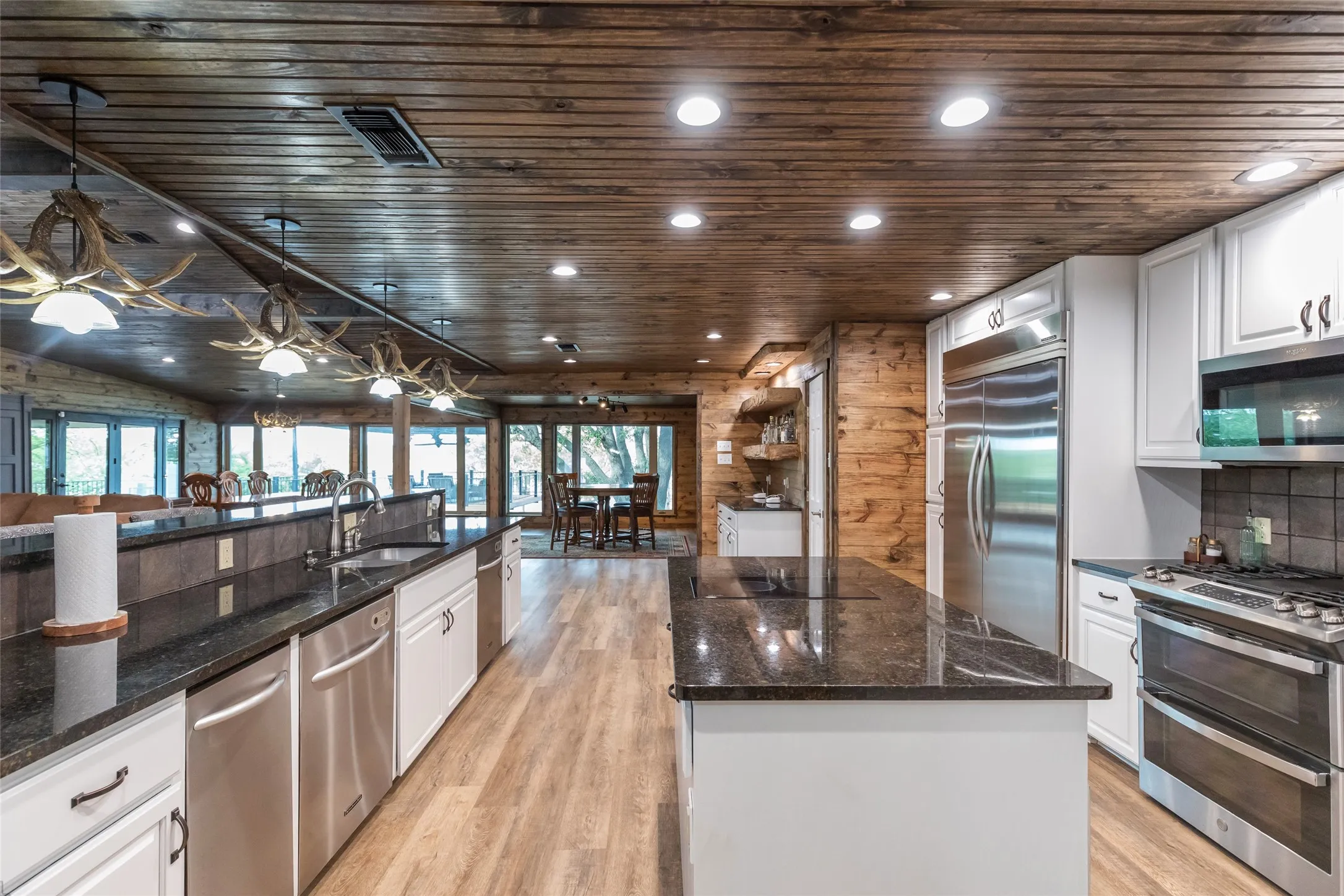 Single Family Residence For Sale in Brown County , 440 Lakeside Drive, Brownwood, Texas 76801, 6 Bedroom, 7 Bathroom, Garage spaces, 6,753 Sqft, built in 1977, Preowned, Price $2,225,000, mls#21224694, Real Estate Agent in Brownwood, Homes For Sale in Brown county, Homes For Sale in Brownwood, Realtor in Brownwood Texas, Real Estate Brokerage Independent Realty Texas, Luminita Cordes Realtor