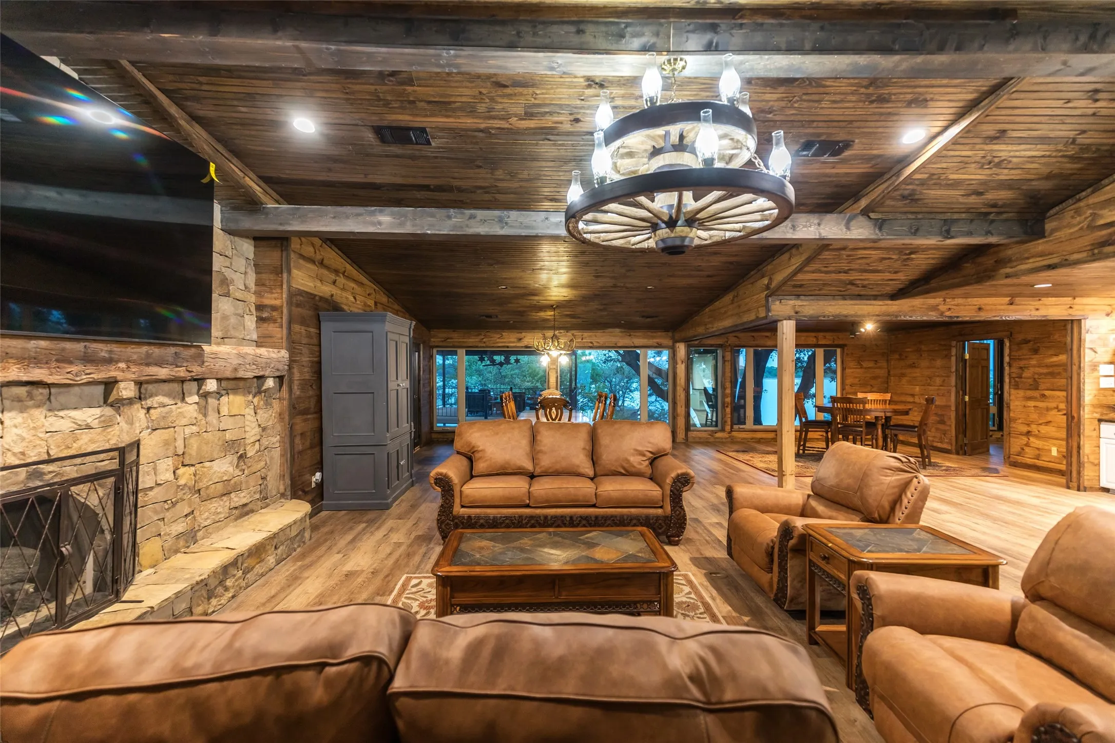 Single Family Residence For Sale in Brown County , 440 Lakeside Drive, Brownwood, Texas 76801, 6 Bedroom, 7 Bathroom, Garage spaces, 6,753 Sqft, built in 1977, Preowned, Price $2,225,000, mls#21224694, Real Estate Agent in Brownwood, Homes For Sale in Brown county, Homes For Sale in Brownwood, Realtor in Brownwood Texas, Real Estate Brokerage Independent Realty Texas, Luminita Cordes Realtor