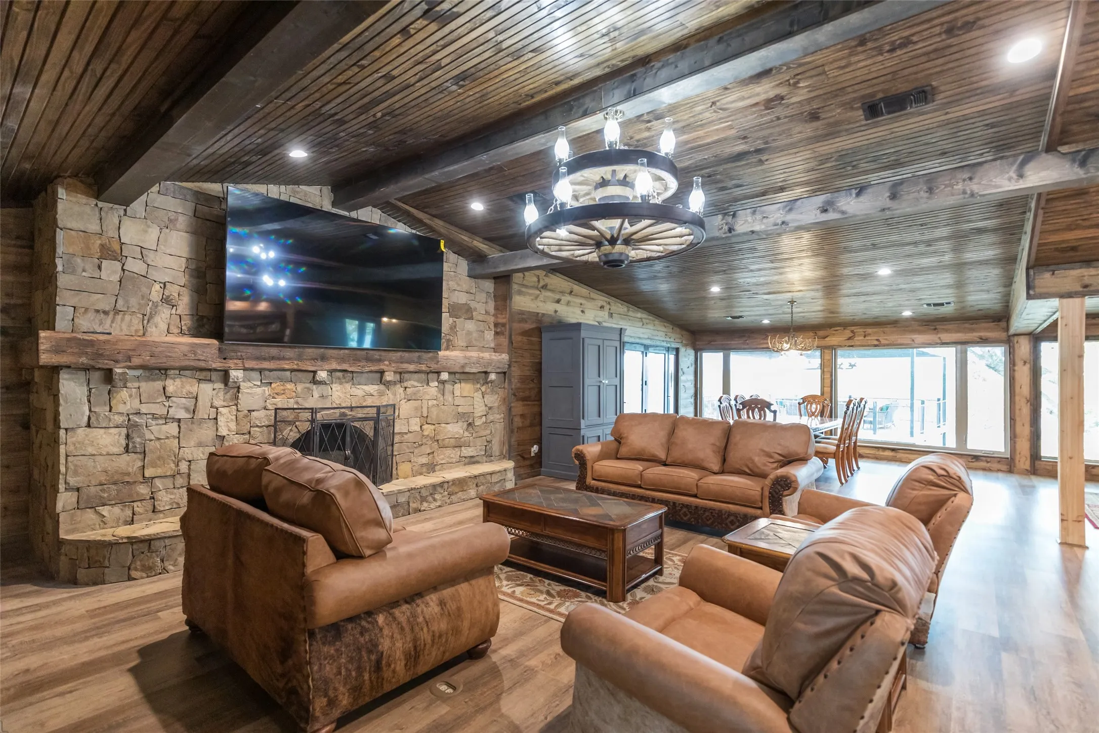 Single Family Residence For Sale in Brown County , 440 Lakeside Drive, Brownwood, Texas 76801, 6 Bedroom, 7 Bathroom, Garage spaces, 6,753 Sqft, built in 1977, Preowned, Price $2,225,000, mls#21224694, Real Estate Agent in Brownwood, Homes For Sale in Brown county, Homes For Sale in Brownwood, Realtor in Brownwood Texas, Real Estate Brokerage Independent Realty Texas, Luminita Cordes Realtor