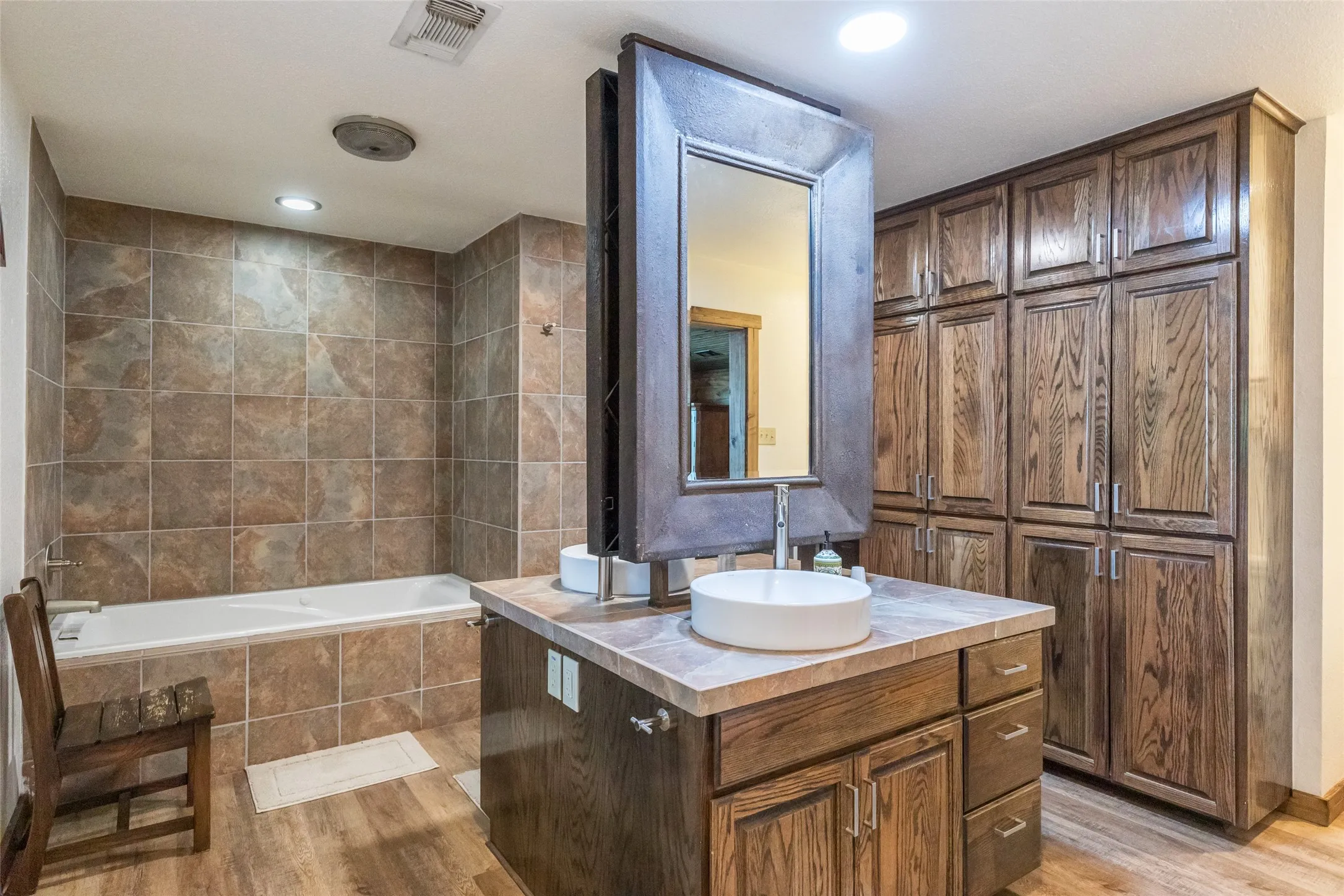 Single Family Residence For Sale in Brown County , 440 Lakeside Drive, Brownwood, Texas 76801, 6 Bedroom, 7 Bathroom, Garage spaces, 6,753 Sqft, built in 1977, Preowned, Price $2,225,000, mls#21224694, Real Estate Agent in Brownwood, Homes For Sale in Brown county, Homes For Sale in Brownwood, Realtor in Brownwood Texas, Real Estate Brokerage Independent Realty Texas, Luminita Cordes Realtor