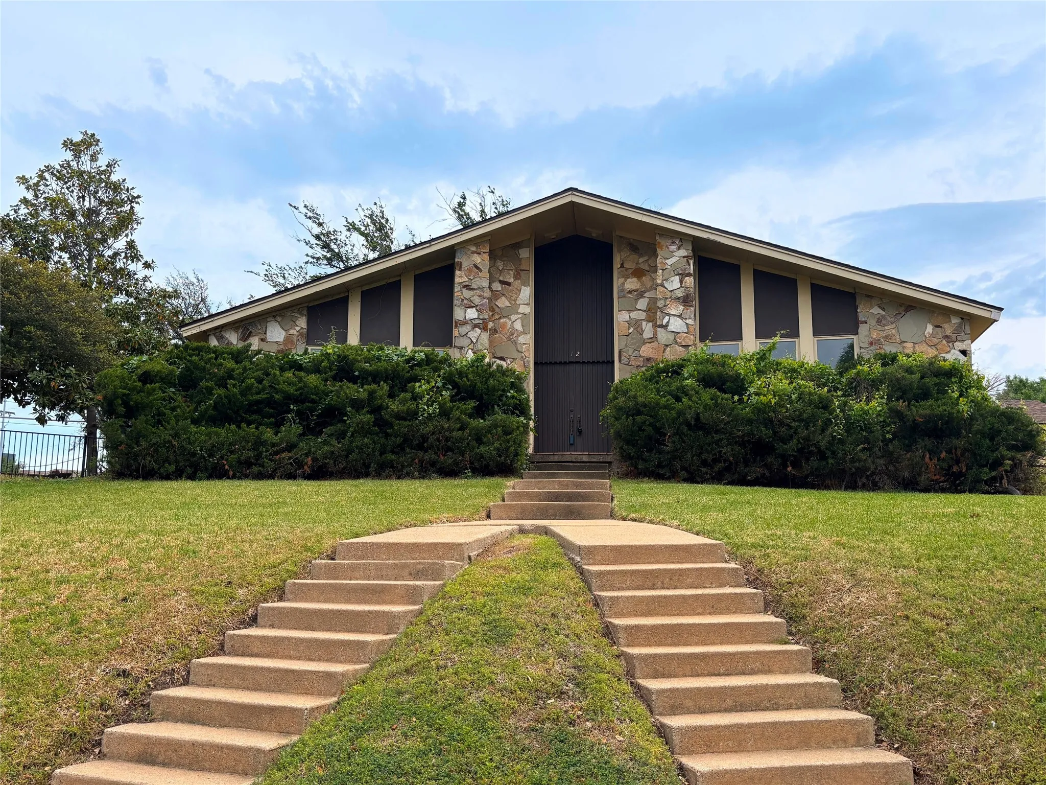 Single Family Residence For Sale in Dallas County , 12 Creekwood Circle, Richardson, Texas 75080, 4 Bedroom, 4 Bathroom, 2 Garage spaces, 3,690 Sqft, built in 1972, mls#21228551, Real Estate Agent in Richardson, Homes For Sale in Dallas county, Homes For Sale in Richardson, Realtor in Richardson Texas, Real Estate Brokerage Independent Realty Texas, Luminita Cordes Realtor