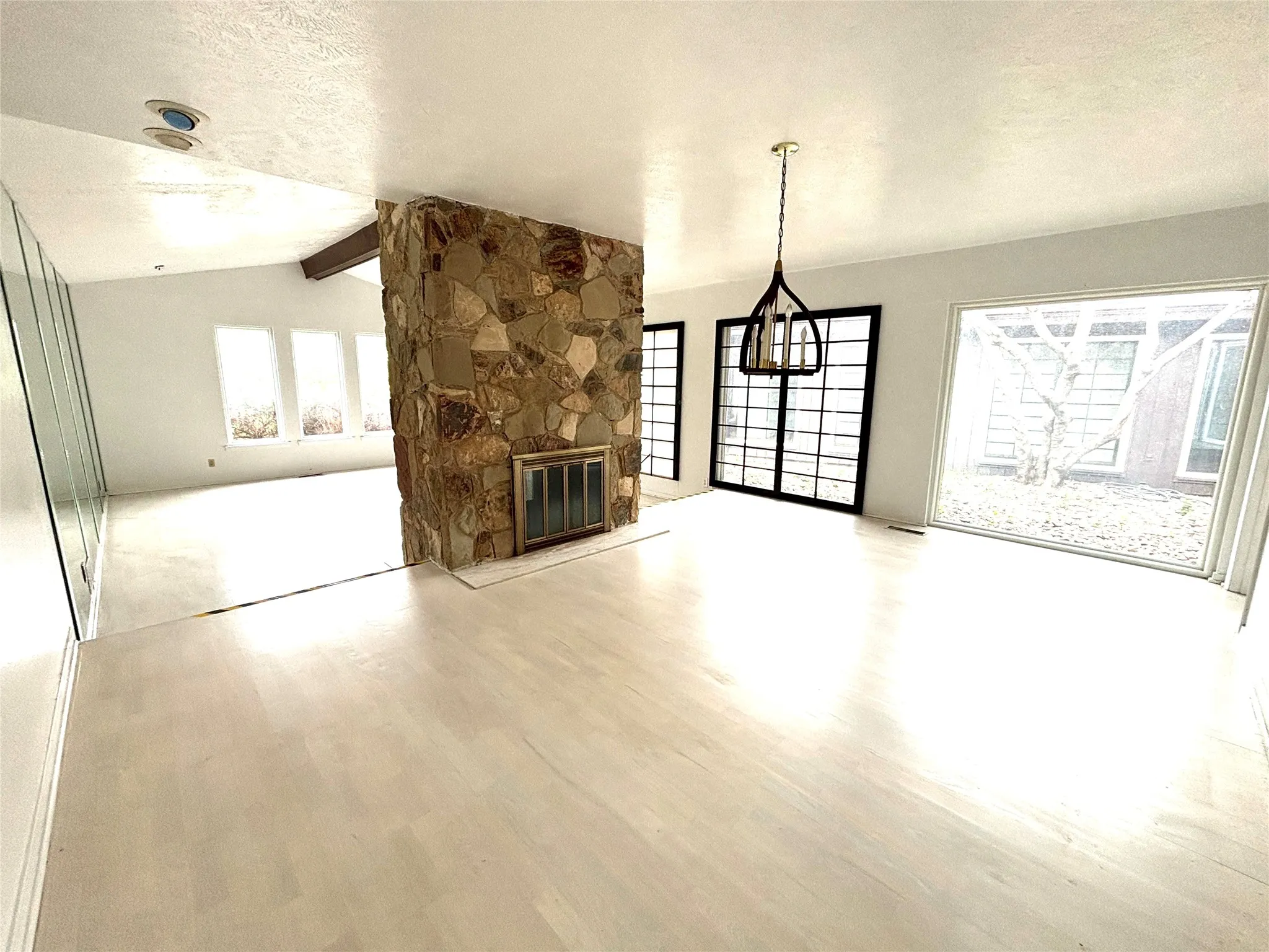 Single Family Residence For Sale in Dallas County , 12 Creekwood Circle, Richardson, Texas 75080, 4 Bedroom, 4 Bathroom, 2 Garage spaces, 3,690 Sqft, built in 1972, mls#21228551, Real Estate Agent in Richardson, Homes For Sale in Dallas county, Homes For Sale in Richardson, Realtor in Richardson Texas, Real Estate Brokerage Independent Realty Texas, Luminita Cordes Realtor