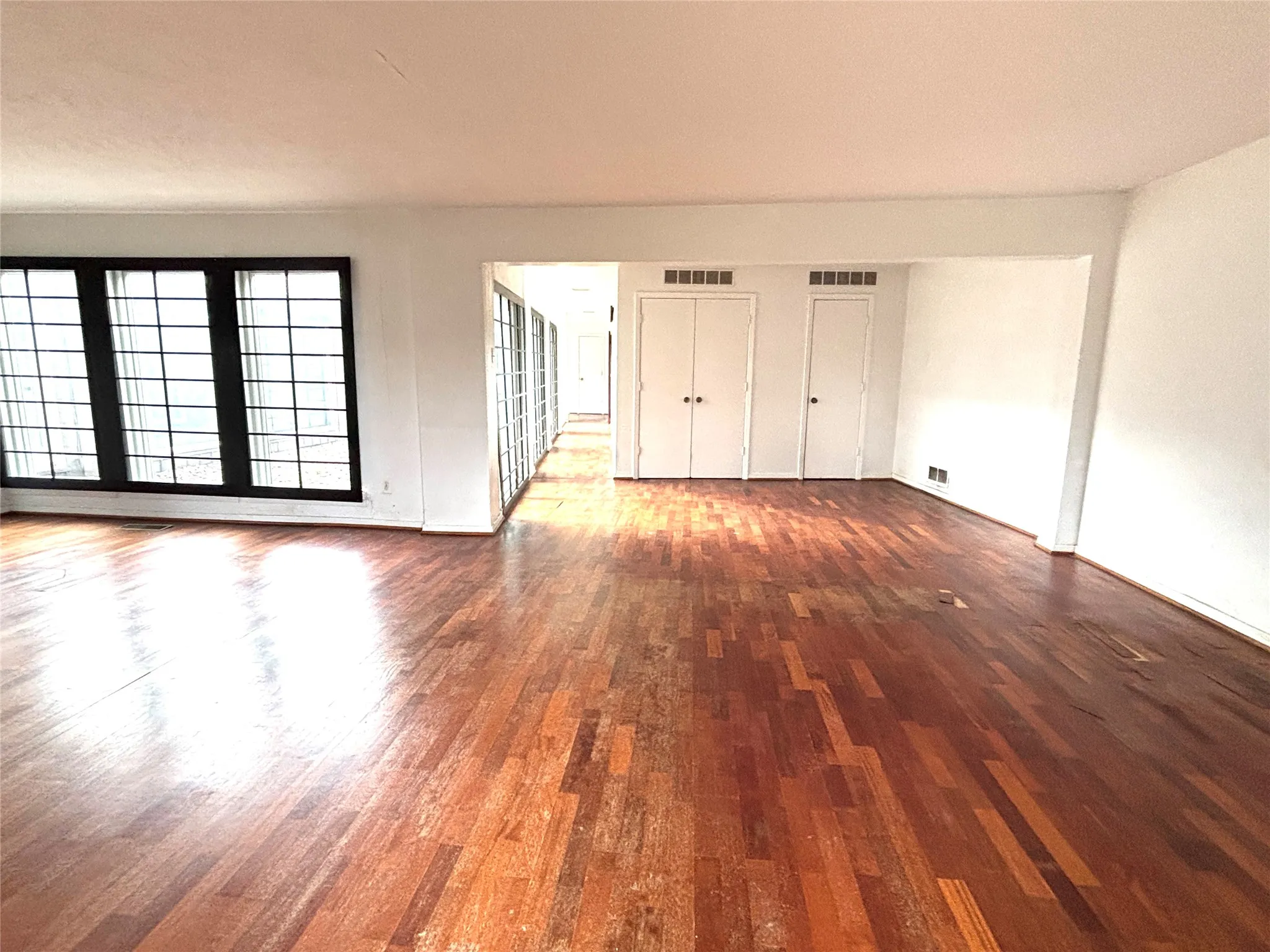 Single Family Residence For Sale in Dallas County , 12 Creekwood Circle, Richardson, Texas 75080, 4 Bedroom, 4 Bathroom, 2 Garage spaces, 3,690 Sqft, built in 1972, mls#21228551, Real Estate Agent in Richardson, Homes For Sale in Dallas county, Homes For Sale in Richardson, Realtor in Richardson Texas, Real Estate Brokerage Independent Realty Texas, Luminita Cordes Realtor