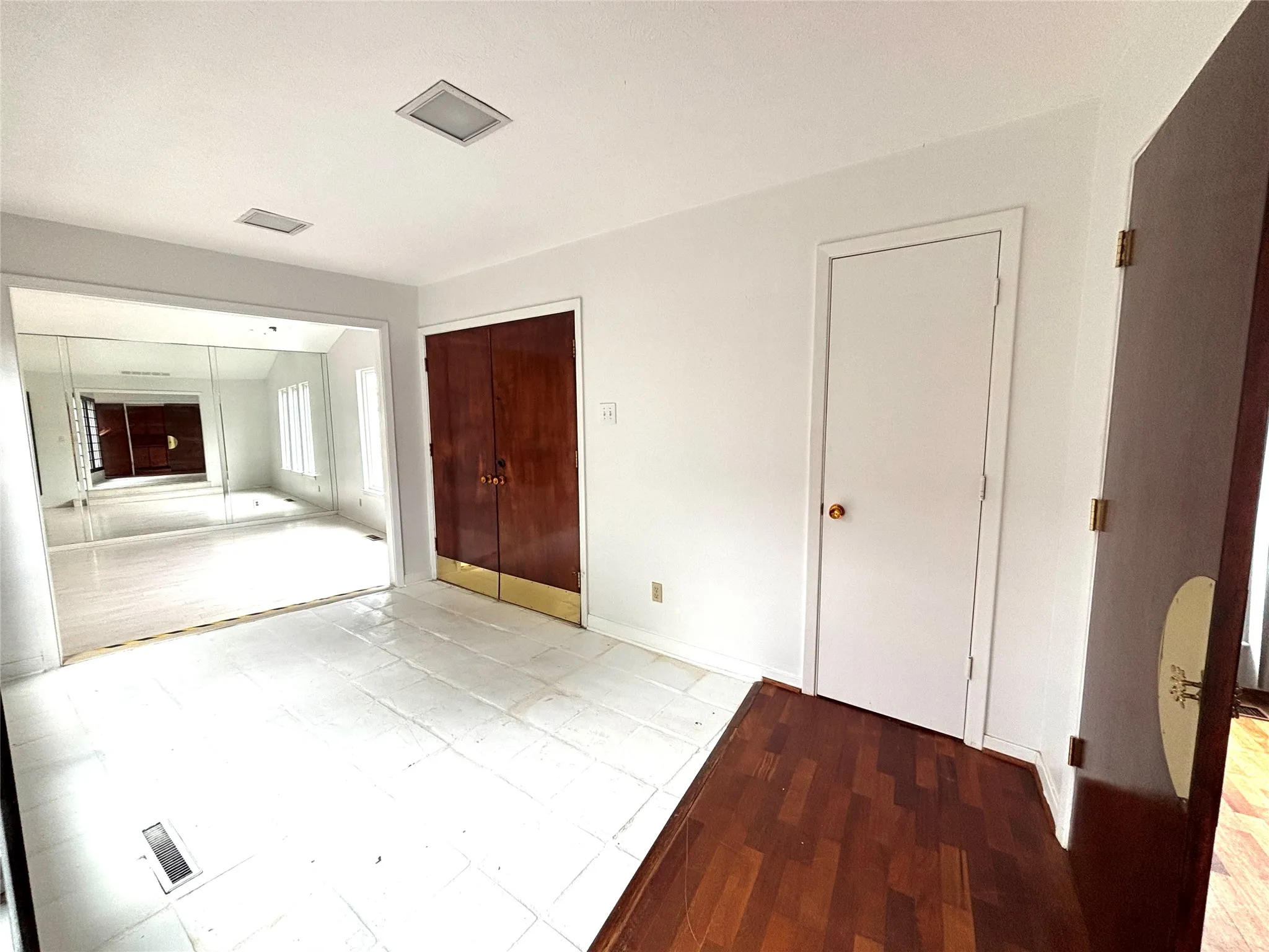Single Family Residence For Sale in Dallas County , 12 Creekwood Circle, Richardson, Texas 75080, 4 Bedroom, 4 Bathroom, 2 Garage spaces, 3,690 Sqft, built in 1972, mls#21228551, Real Estate Agent in Richardson, Homes For Sale in Dallas county, Homes For Sale in Richardson, Realtor in Richardson Texas, Real Estate Brokerage Independent Realty Texas, Luminita Cordes Realtor