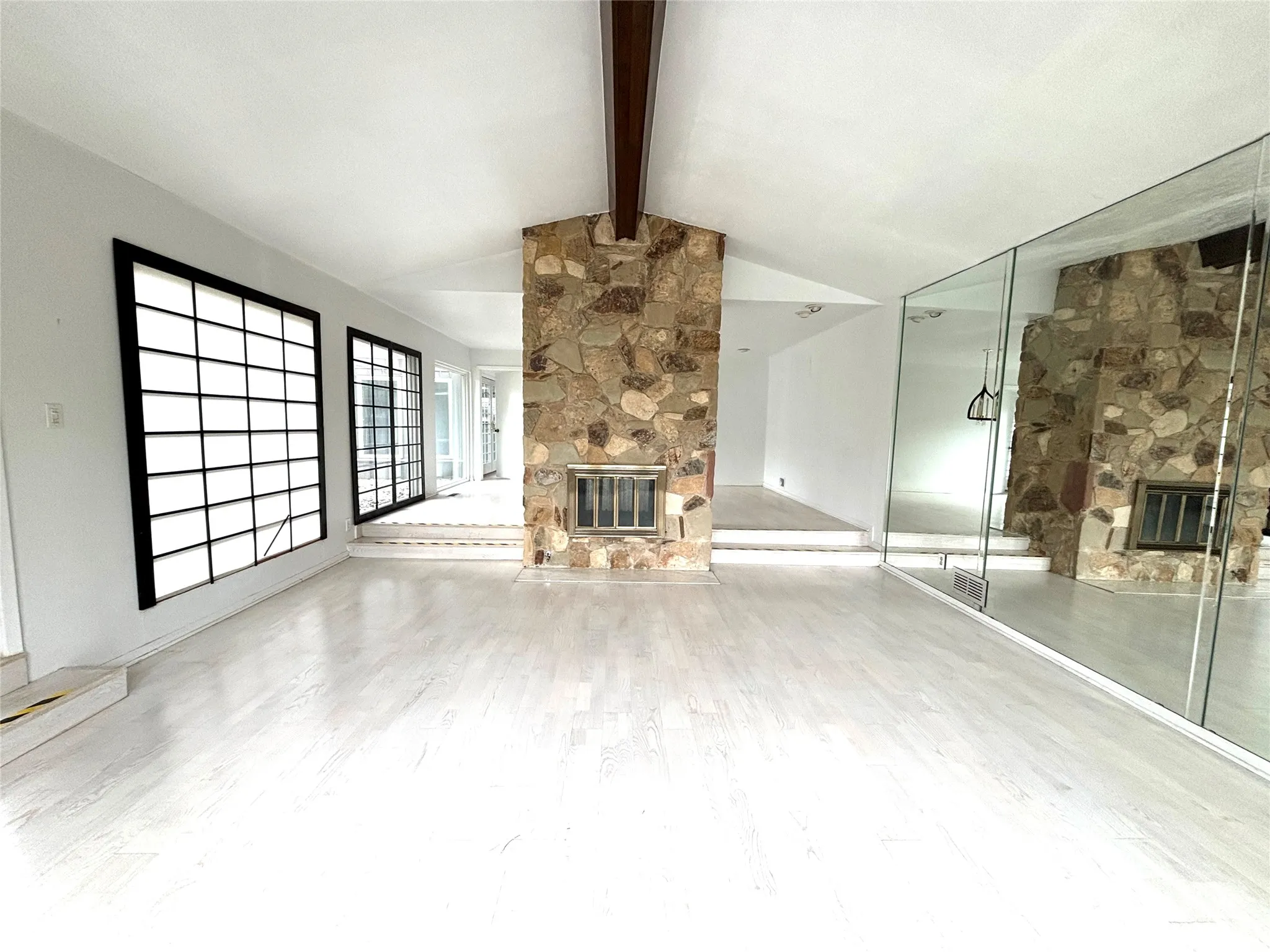 Single Family Residence For Sale in Dallas County , 12 Creekwood Circle, Richardson, Texas 75080, 4 Bedroom, 4 Bathroom, 2 Garage spaces, 3,690 Sqft, built in 1972, mls#21228551, Real Estate Agent in Richardson, Homes For Sale in Dallas county, Homes For Sale in Richardson, Realtor in Richardson Texas, Real Estate Brokerage Independent Realty Texas, Luminita Cordes Realtor