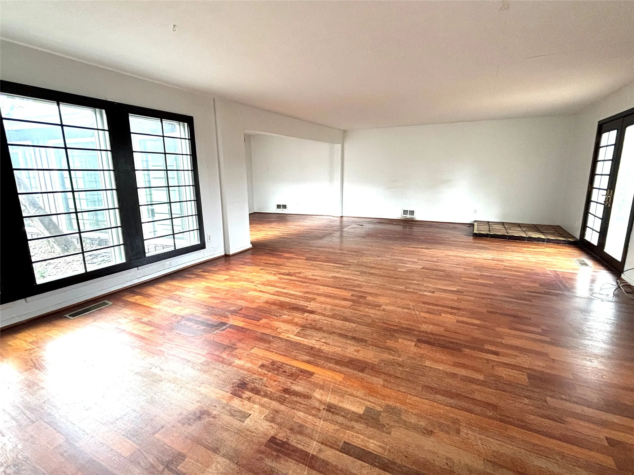 Single Family Residence For Sale in Dallas County , 12 Creekwood Circle, Richardson, Texas 75080, 4 Bedroom, 4 Bathroom, 2 Garage spaces, 3,690 Sqft, built in 1972, mls#21228551, Real Estate Agent in Richardson, Homes For Sale in Dallas county, Homes For Sale in Richardson, Realtor in Richardson Texas, Real Estate Brokerage Independent Realty Texas, Luminita Cordes Realtor