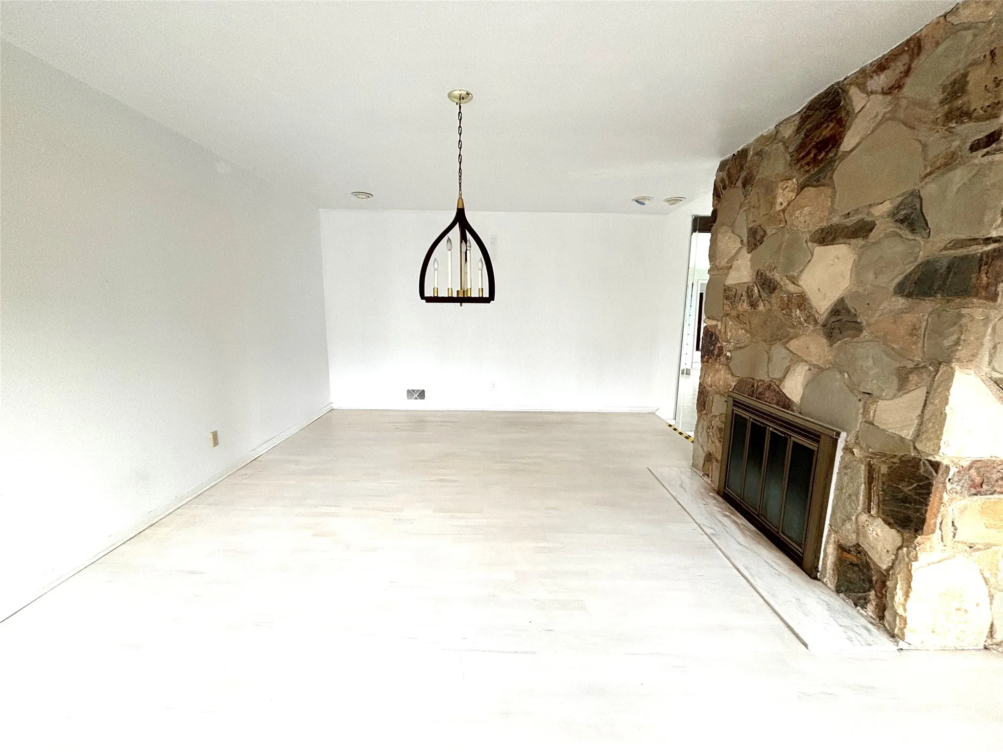 Single Family Residence For Sale in Dallas County , 12 Creekwood Circle, Richardson, Texas 75080, 4 Bedroom, 4 Bathroom, 2 Garage spaces, 3,690 Sqft, built in 1972, mls#21228551, Real Estate Agent in Richardson, Homes For Sale in Dallas county, Homes For Sale in Richardson, Realtor in Richardson Texas, Real Estate Brokerage Independent Realty Texas, Luminita Cordes Realtor